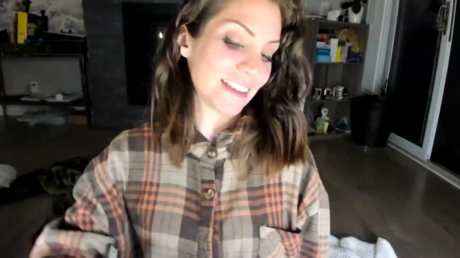 Gallery image thumbnail from Laurel's myfreecams stream on, 05/29/2023, 07:13 image 19 of 20