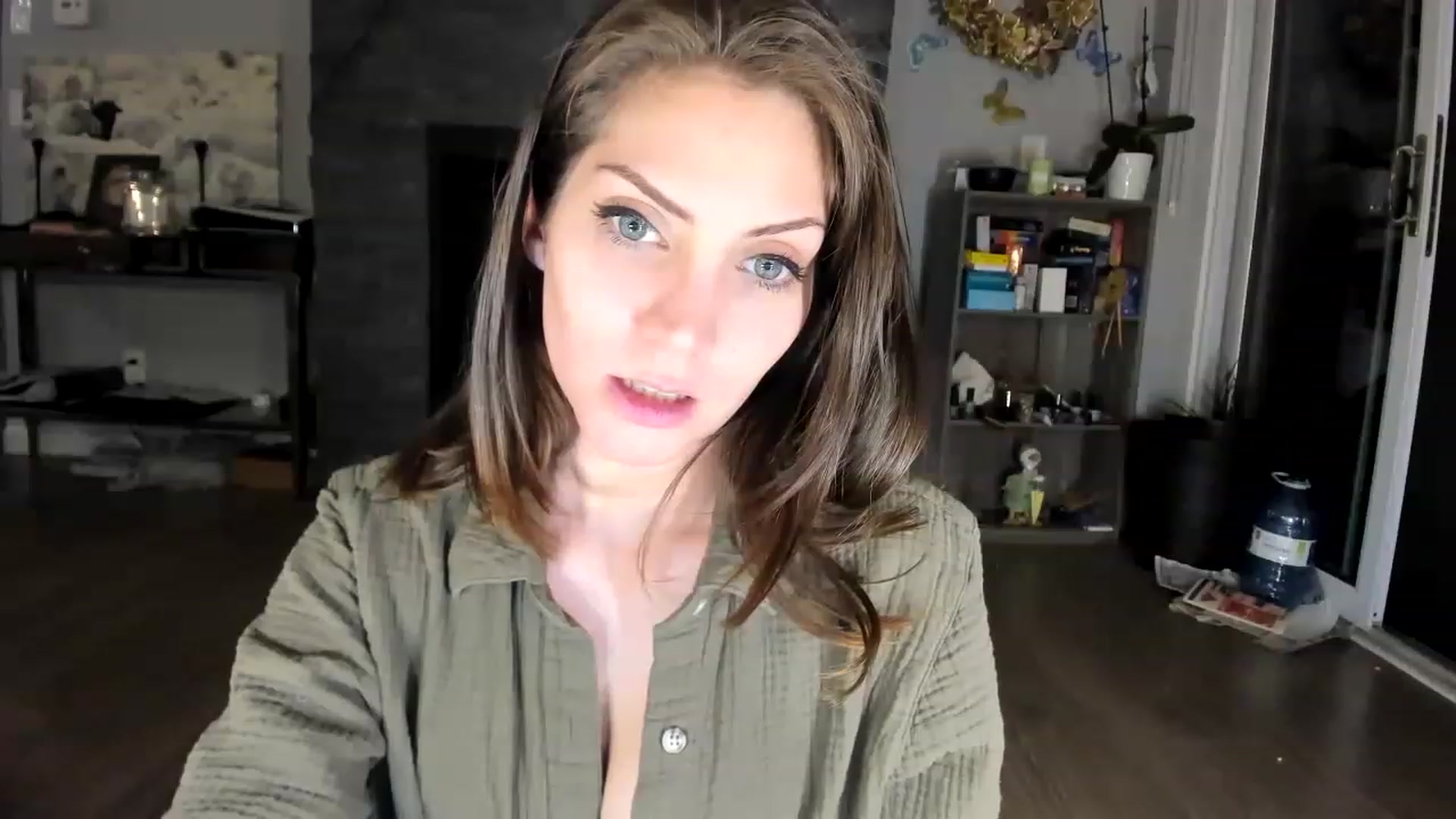 Gallery image thumbnail from Laurel's myfreecams stream on, 06/19/2023, 03:53 image 16 of 20