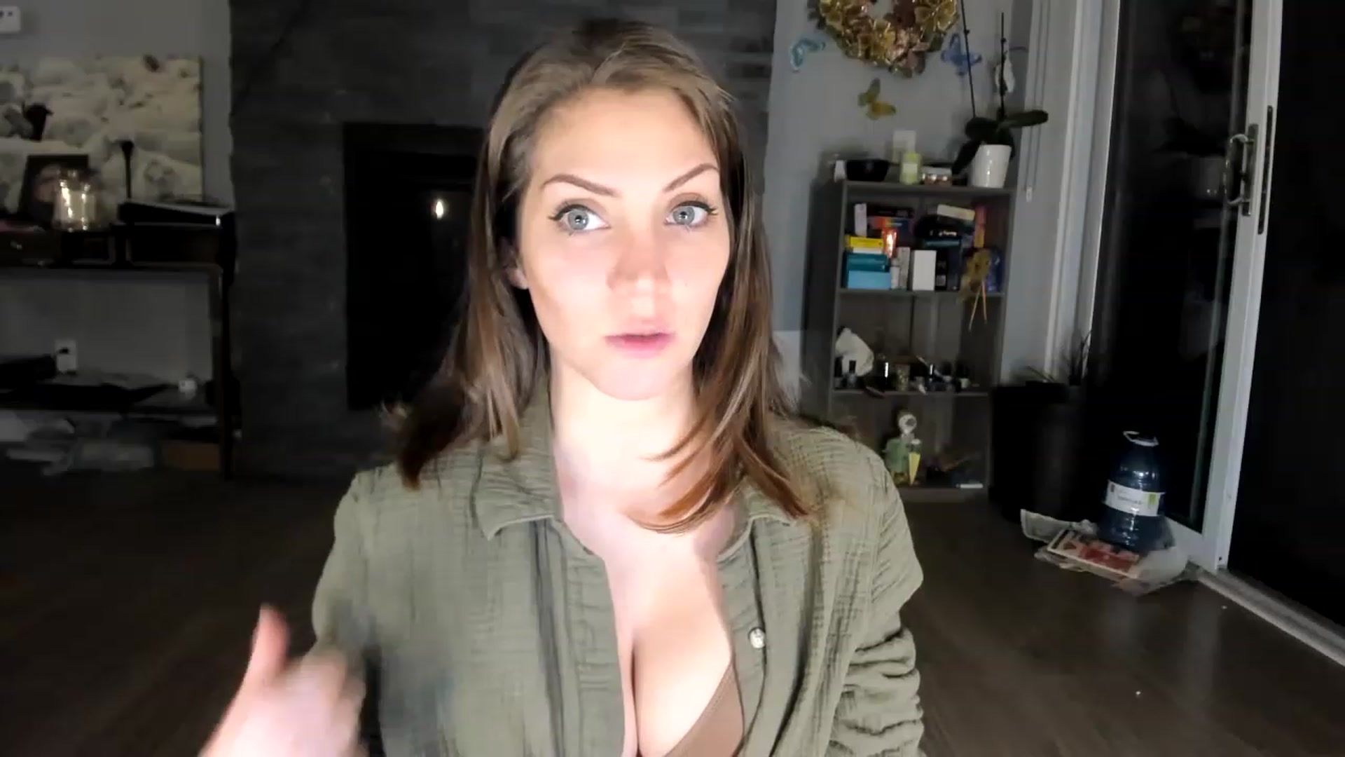 Gallery image thumbnail from Laurel's myfreecams stream on, 06/19/2023, 03:53 image 2 of 20