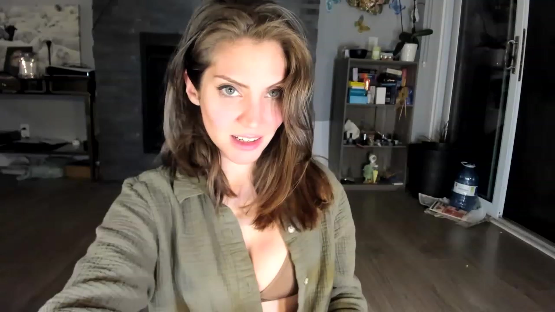 Gallery image thumbnail from Laurel's myfreecams stream on, 06/19/2023, 09:30 image 11 of 20