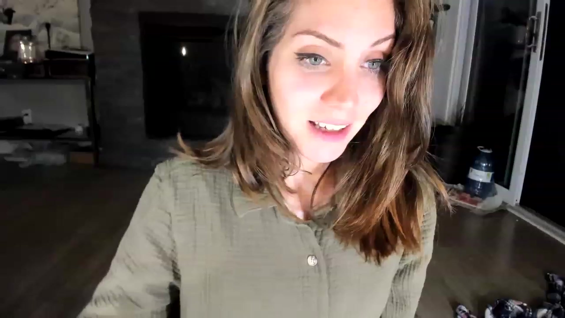 Gallery image thumbnail from Laurel's myfreecams stream on, 06/19/2023, 09:30 image 18 of 20