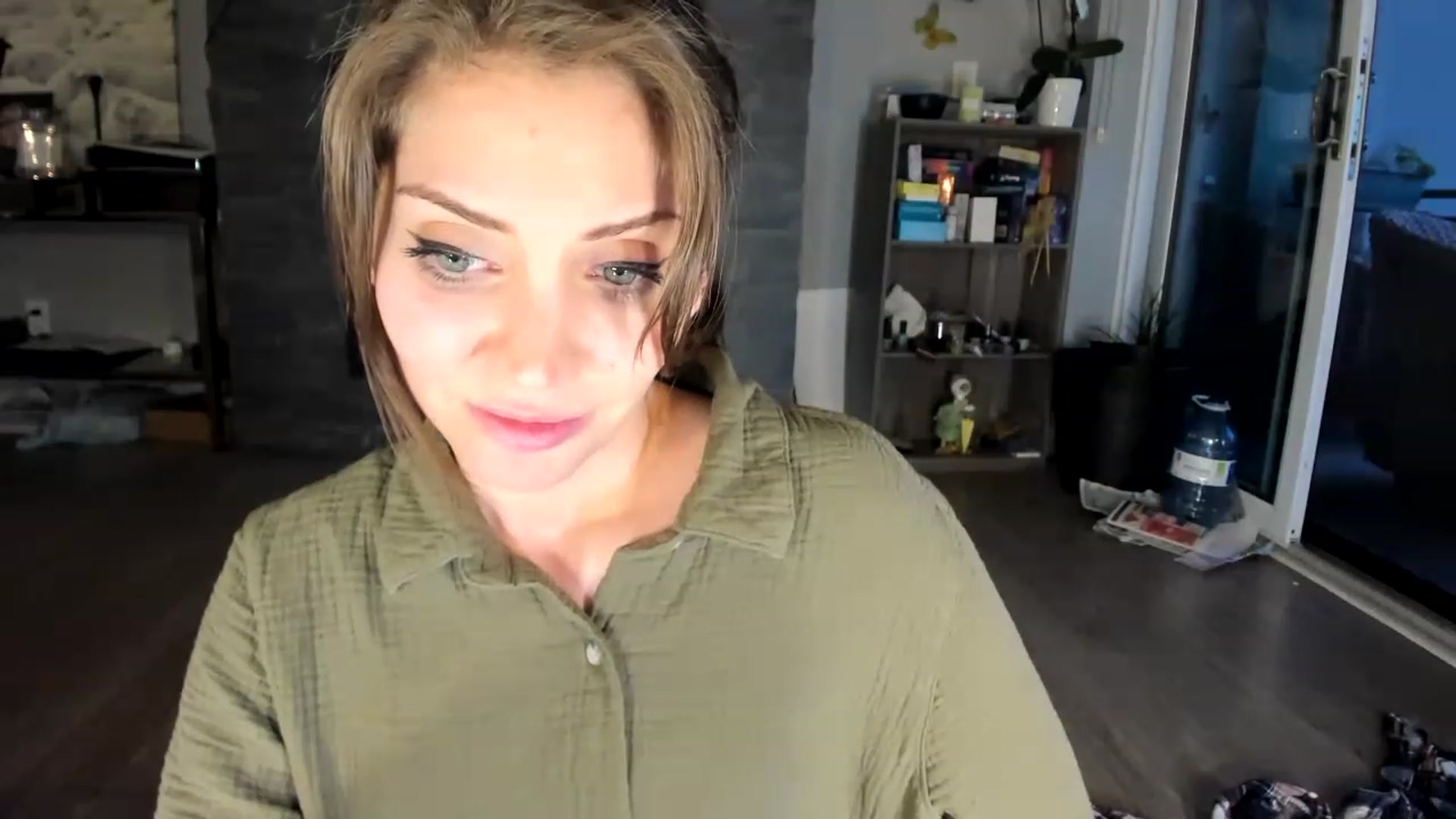 Gallery image thumbnail from Laurel's myfreecams stream on, 06/19/2023, 09:55 image 18 of 20