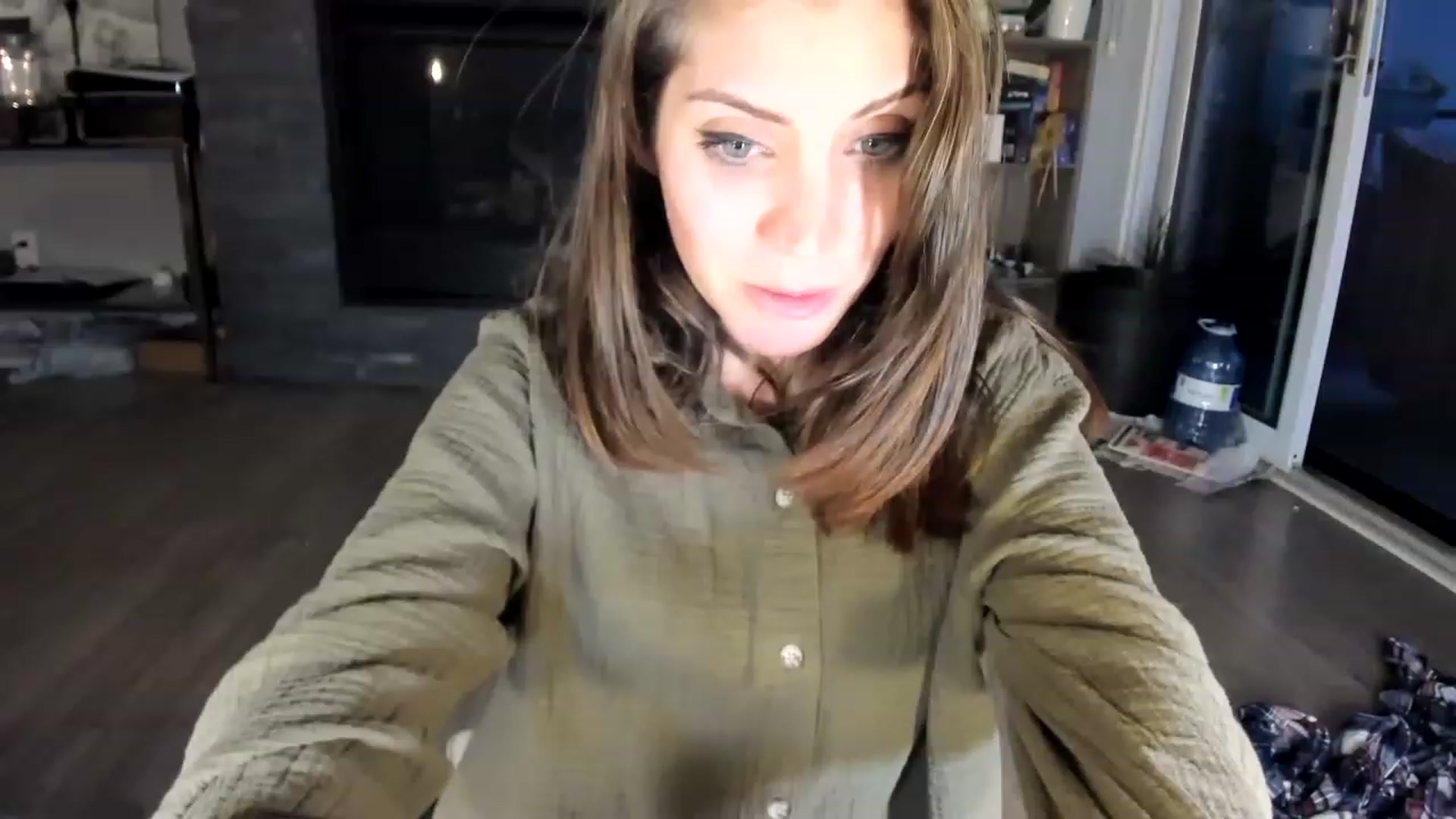Gallery image thumbnail from Laurel's myfreecams stream on, 06/19/2023, 09:55 image 10 of 20