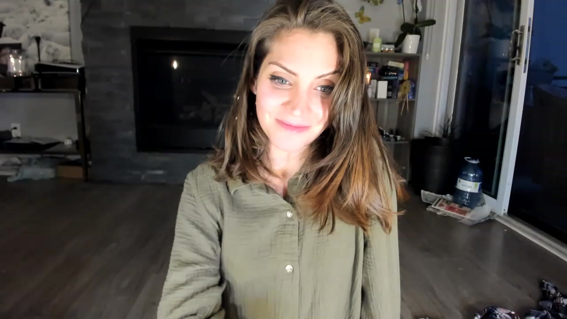 Gallery image thumbnail from Laurel's myfreecams stream on, 06/19/2023, 09:55 image 7 of 20