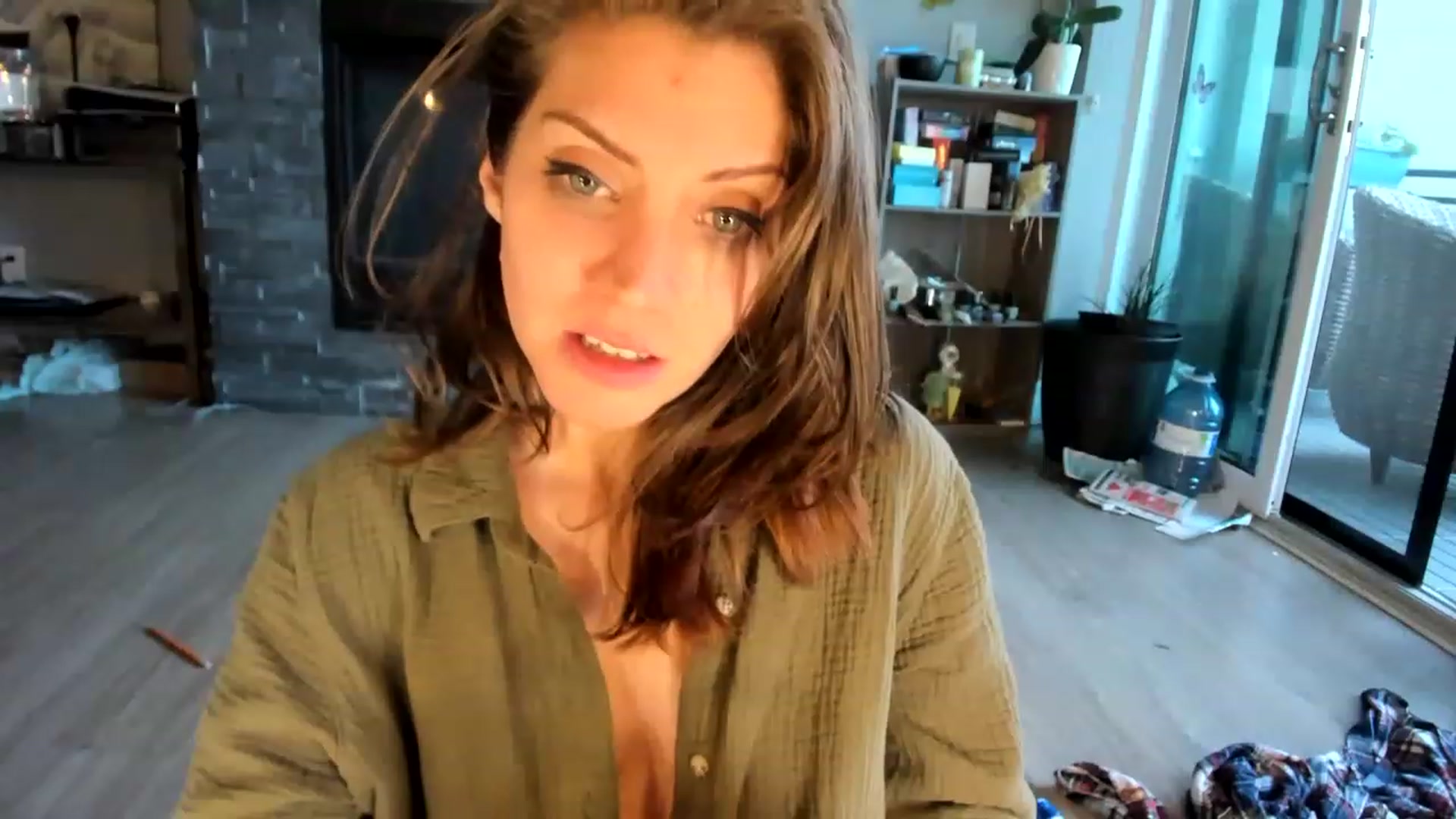 Gallery image thumbnail from Laurel's myfreecams stream on, 06/19/2023, 12:06 image 12 of 20