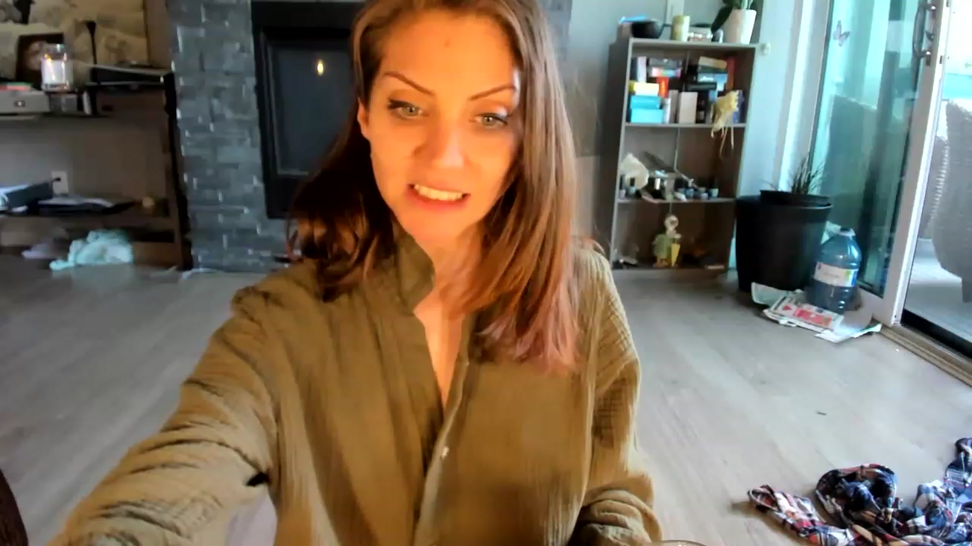 Gallery image thumbnail from Laurel's myfreecams stream on, 06/19/2023, 13:54 image 2 of 20