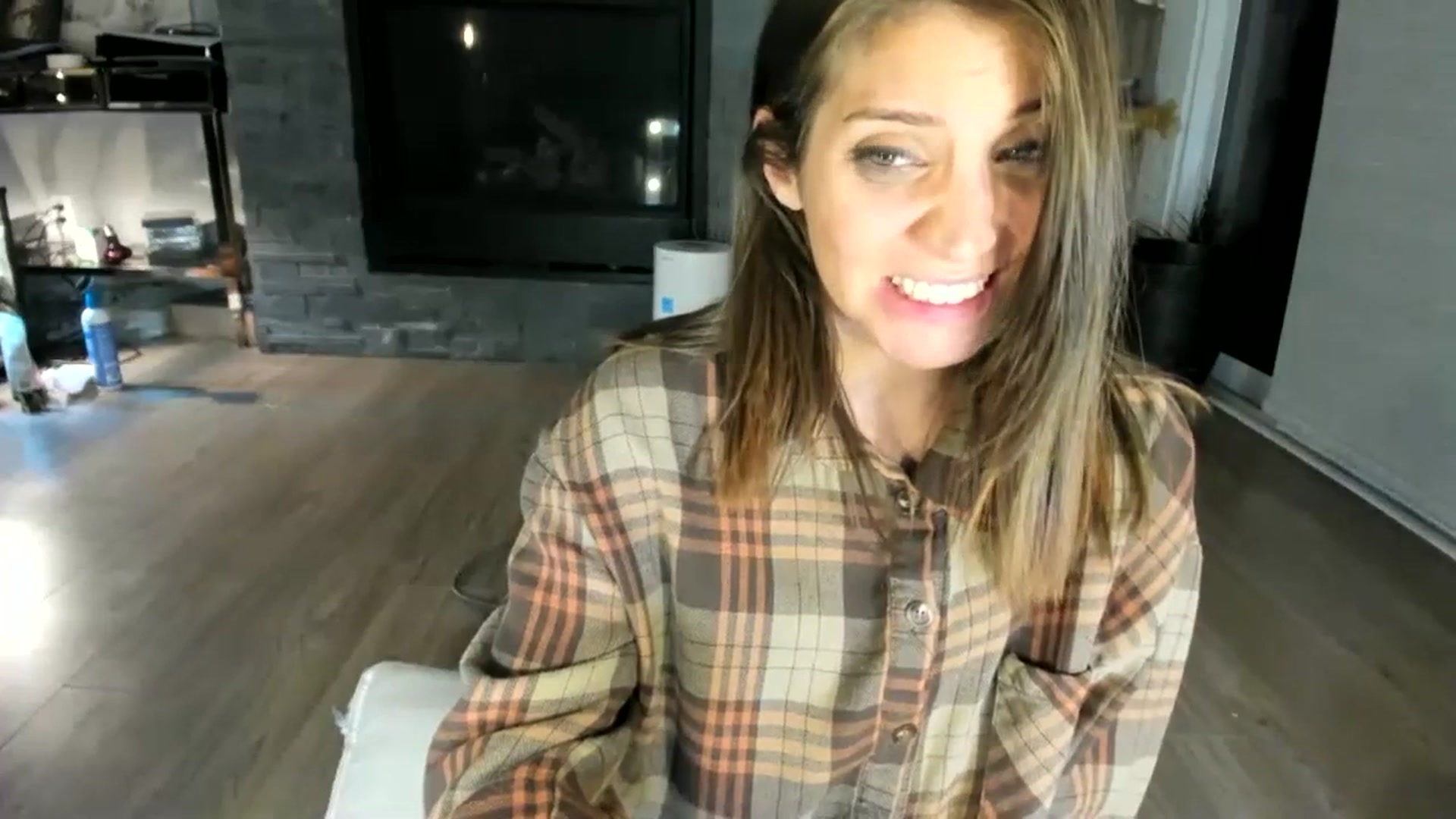 Gallery image thumbnail from Laurel's myfreecams stream on, 07/09/2023, 09:26 image 6 of 20