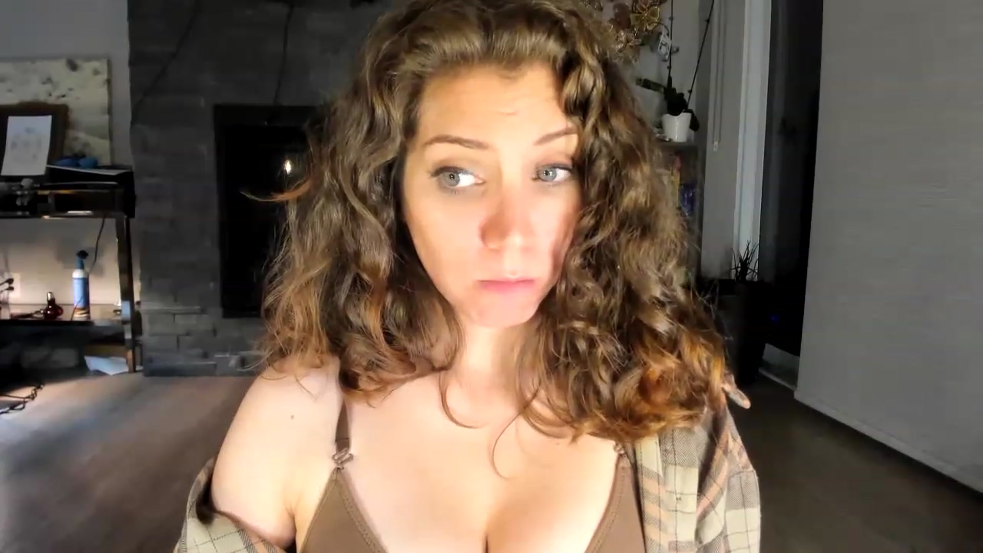Gallery image thumbnail from Laurel's myfreecams stream on, 07/22/2023, 10:30 image 8 of 20