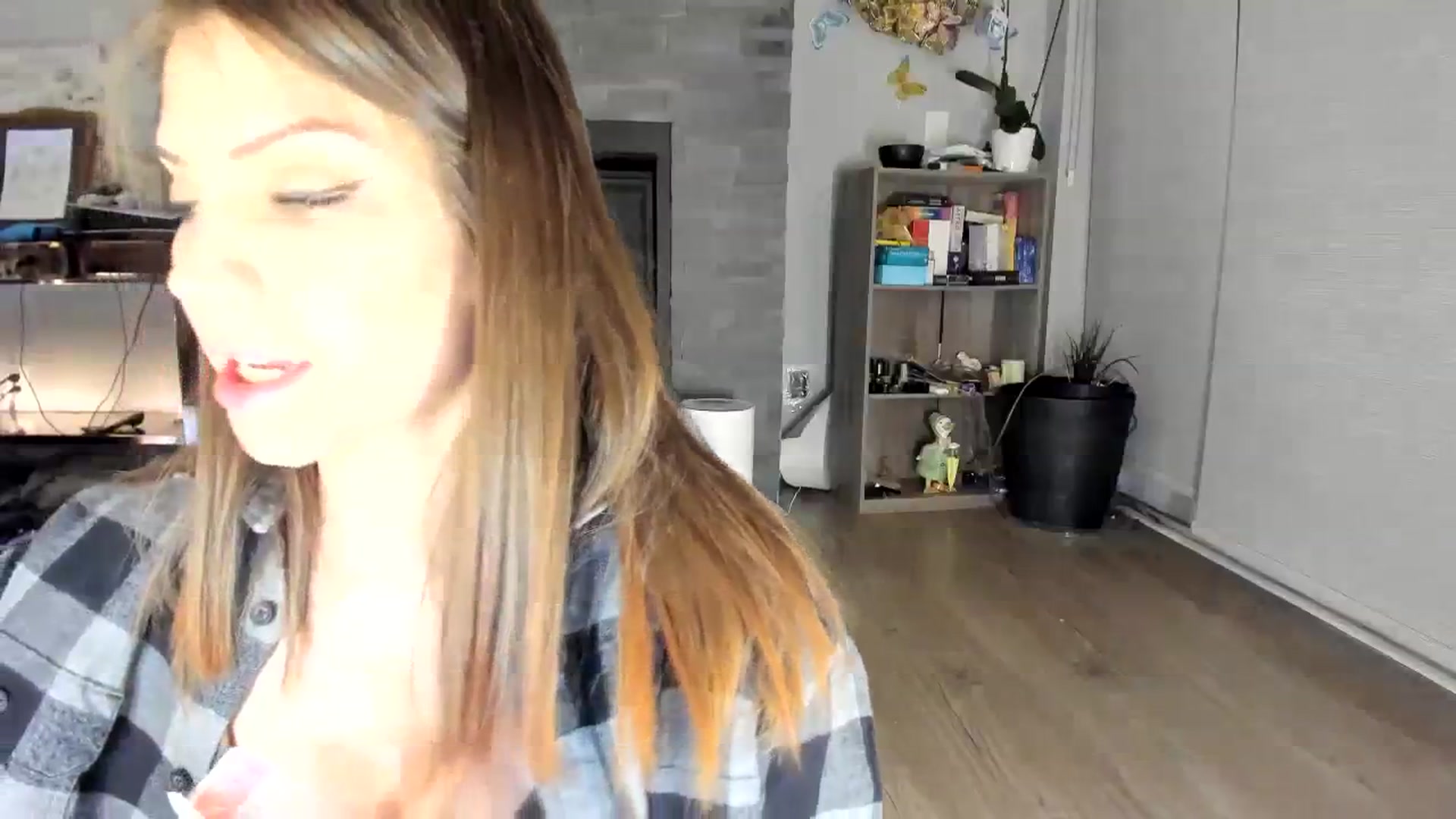 Gallery image thumbnail from Laurel's myfreecams stream on, 07/27/2023, 10:03 image 9 of 20