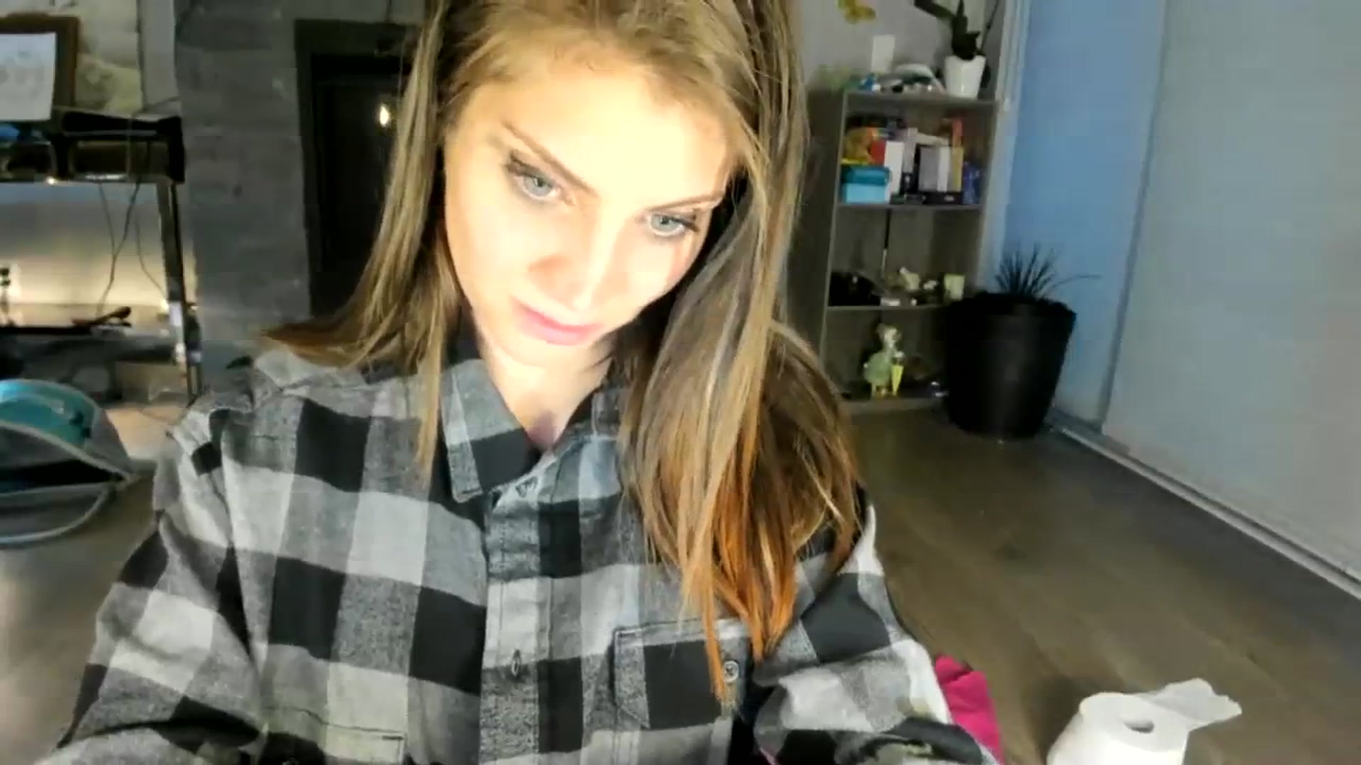 Gallery image thumbnail from Laurel's myfreecams stream on, 07/29/2023, 11:04 image 18 of 20