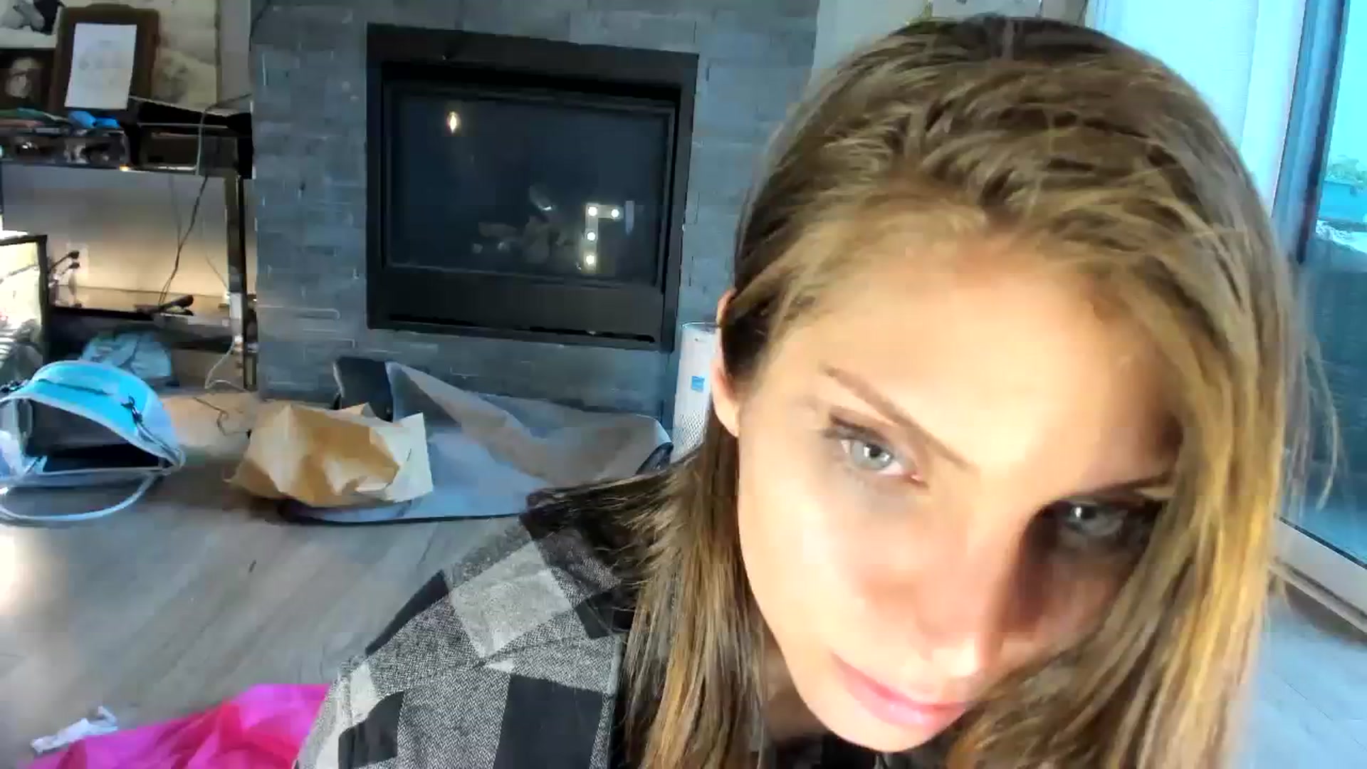 Gallery image thumbnail from Laurel's myfreecams stream on, 07/29/2023, 12:31 image 16 of 20
