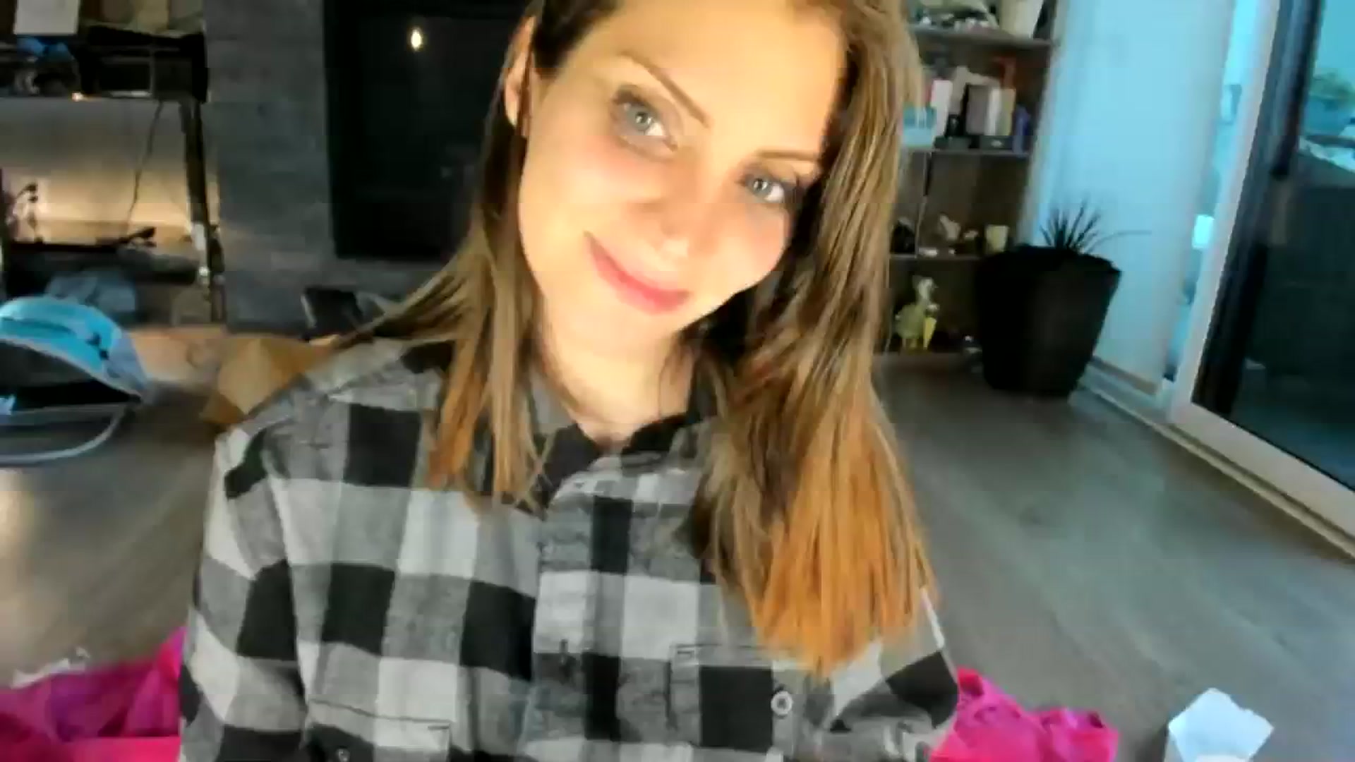 Gallery image thumbnail from Laurel's myfreecams stream on, 07/29/2023, 12:31 image 2 of 20