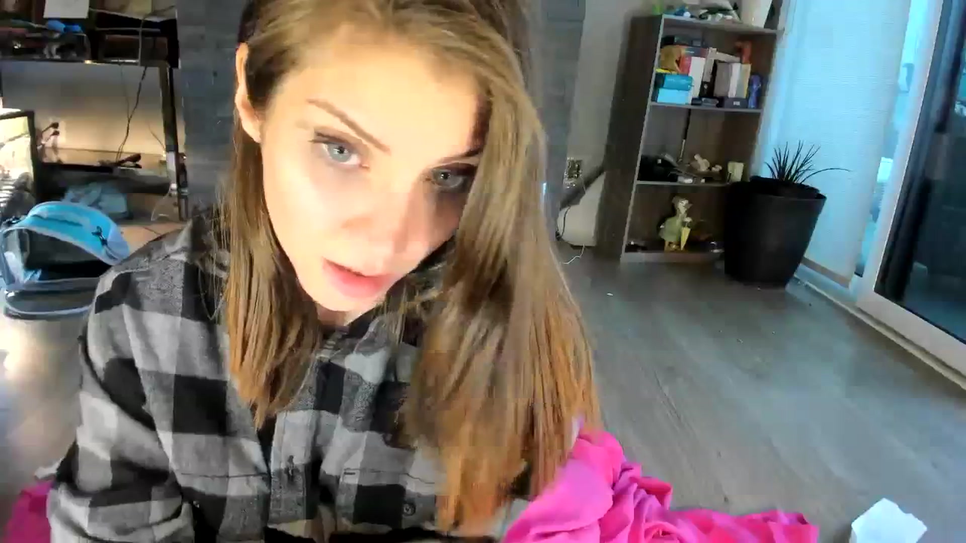 Gallery image thumbnail from Laurel's myfreecams stream on, 07/29/2023, 12:31 image 3 of 20