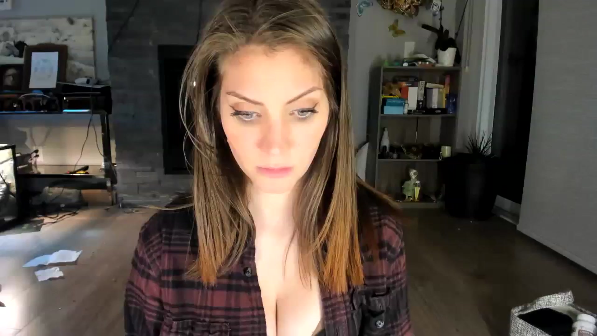 Gallery image thumbnail from Laurel's myfreecams stream on, 08/03/2023, 07:33 image 17 of 20
