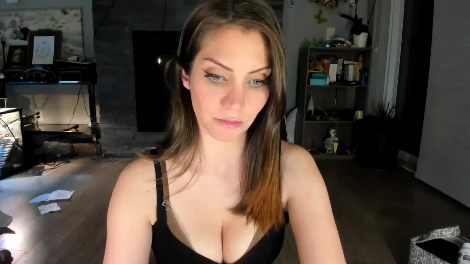 Gallery image thumbnail from Laurel's myfreecams stream on, 08/03/2023, 09:54 image 3 of 20