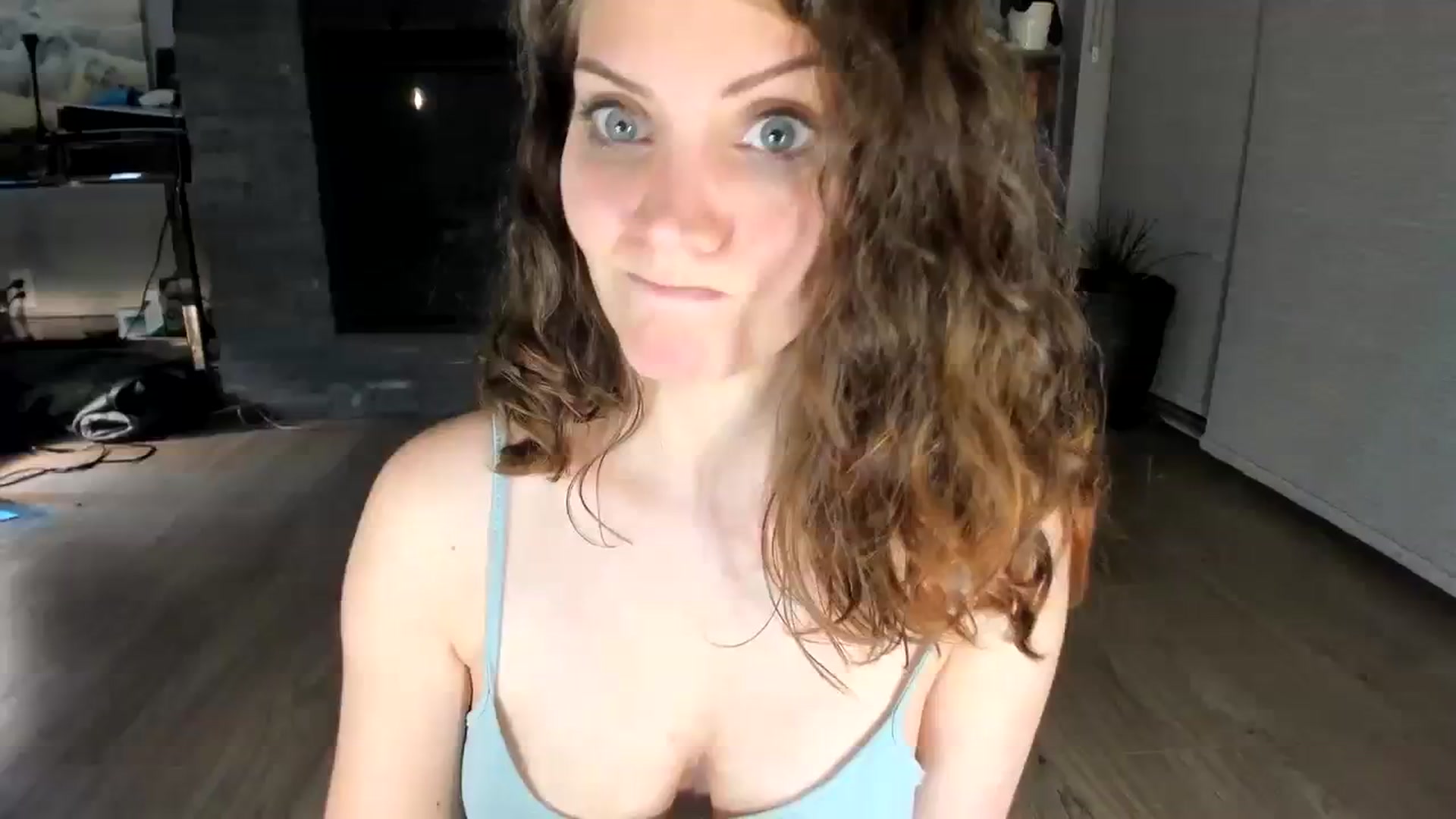 Gallery image thumbnail from Laurel's myfreecams stream on, 08/07/2023, 09:07 image 16 of 20