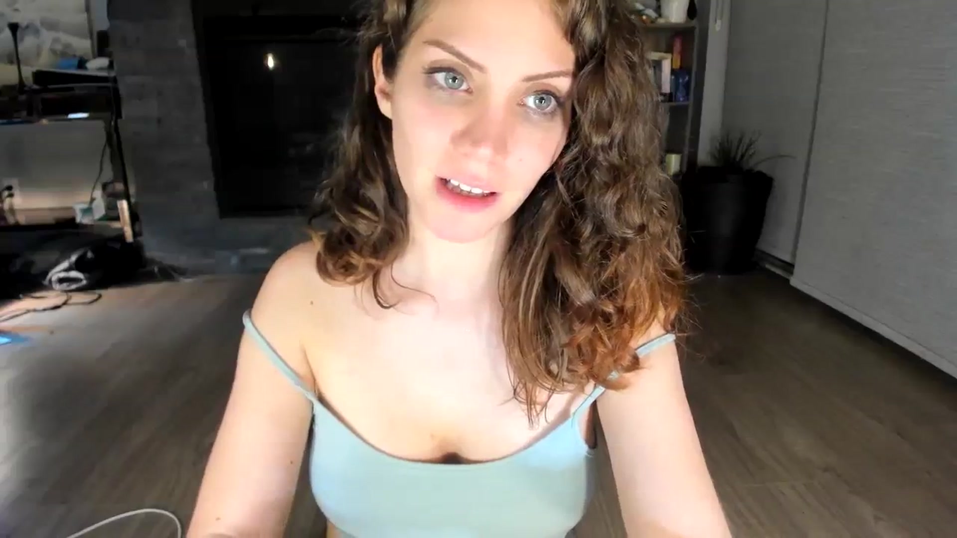 Gallery image thumbnail from Laurel's myfreecams stream on, 08/07/2023, 09:07 image 6 of 20