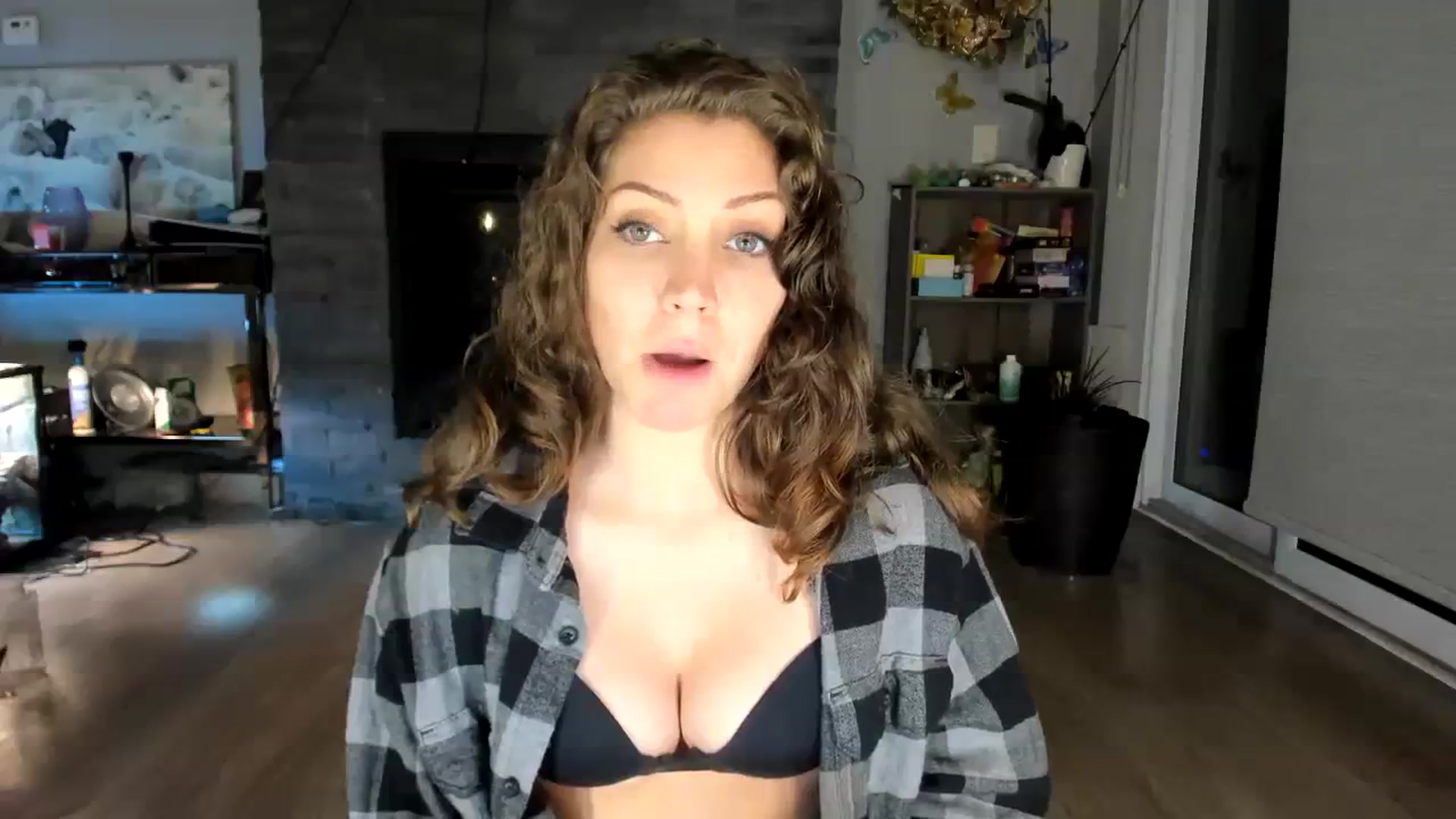 Gallery image thumbnail from Laurel's myfreecams stream on, 08/17/2023, 03:32 image 3 of 20