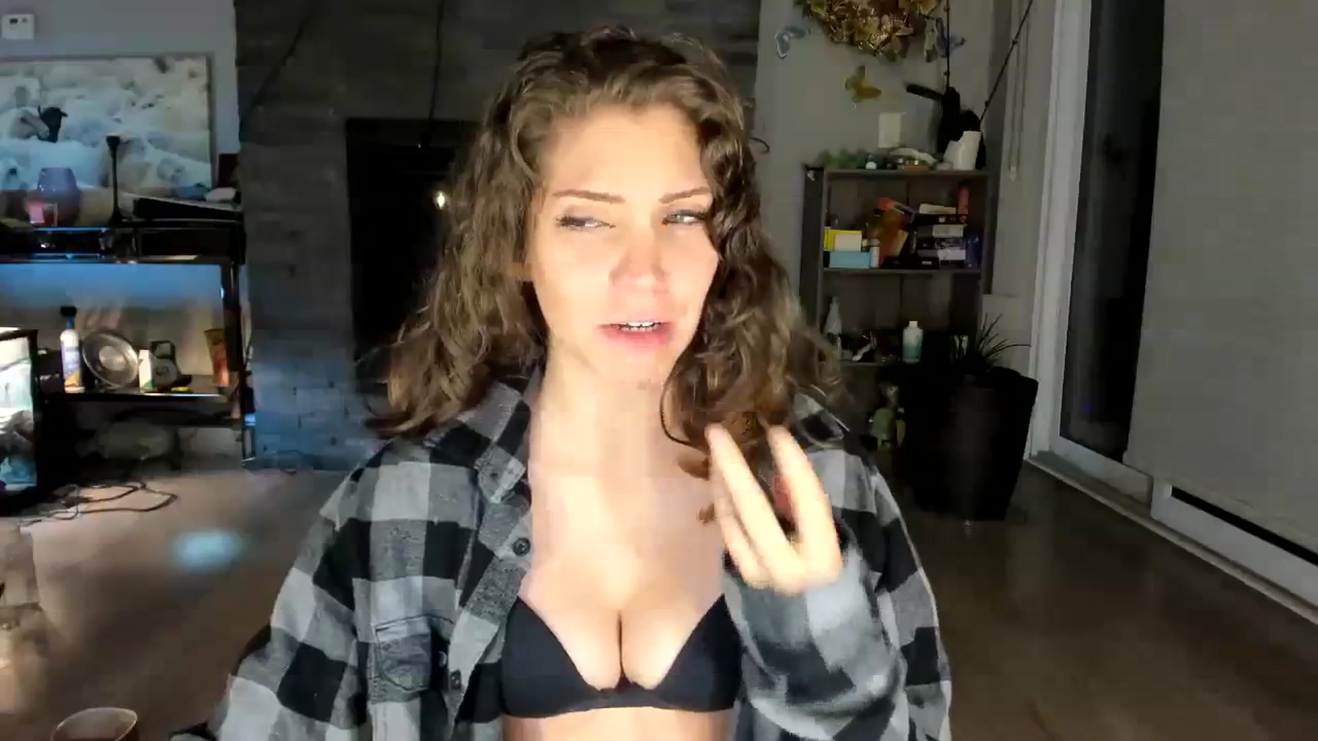 Gallery image thumbnail from Laurel's myfreecams stream on, 08/17/2023, 03:32 image 2 of 20