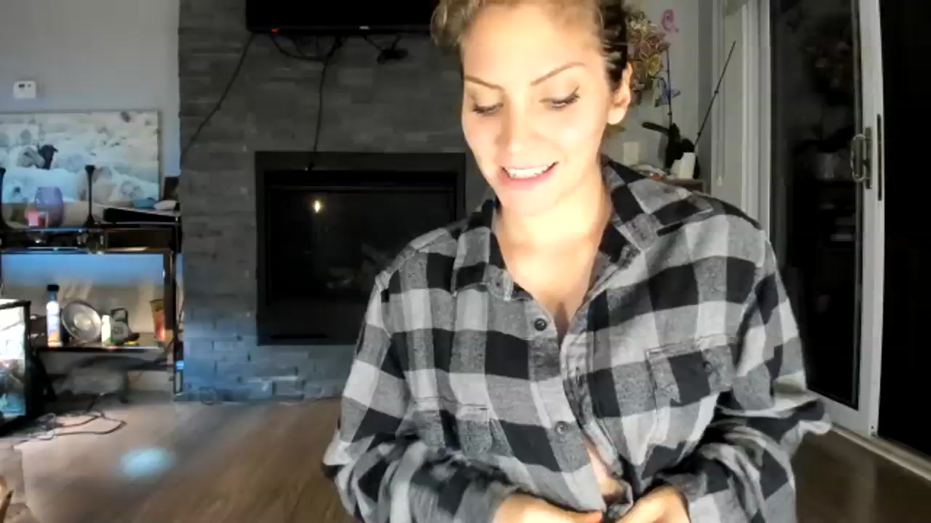 Gallery image thumbnail from Laurel's myfreecams stream on, 08/17/2023, 05:54 image 1 of 20