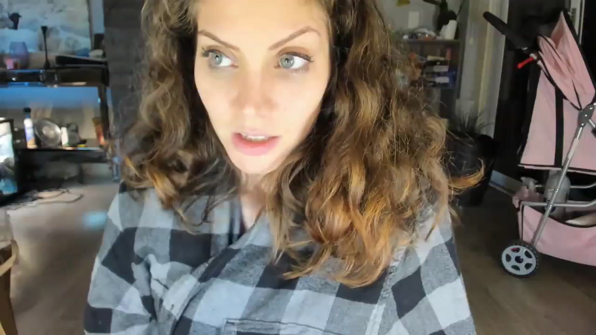 Gallery image thumbnail from Laurel's myfreecams stream on, 08/17/2023, 07:13 image 16 of 20