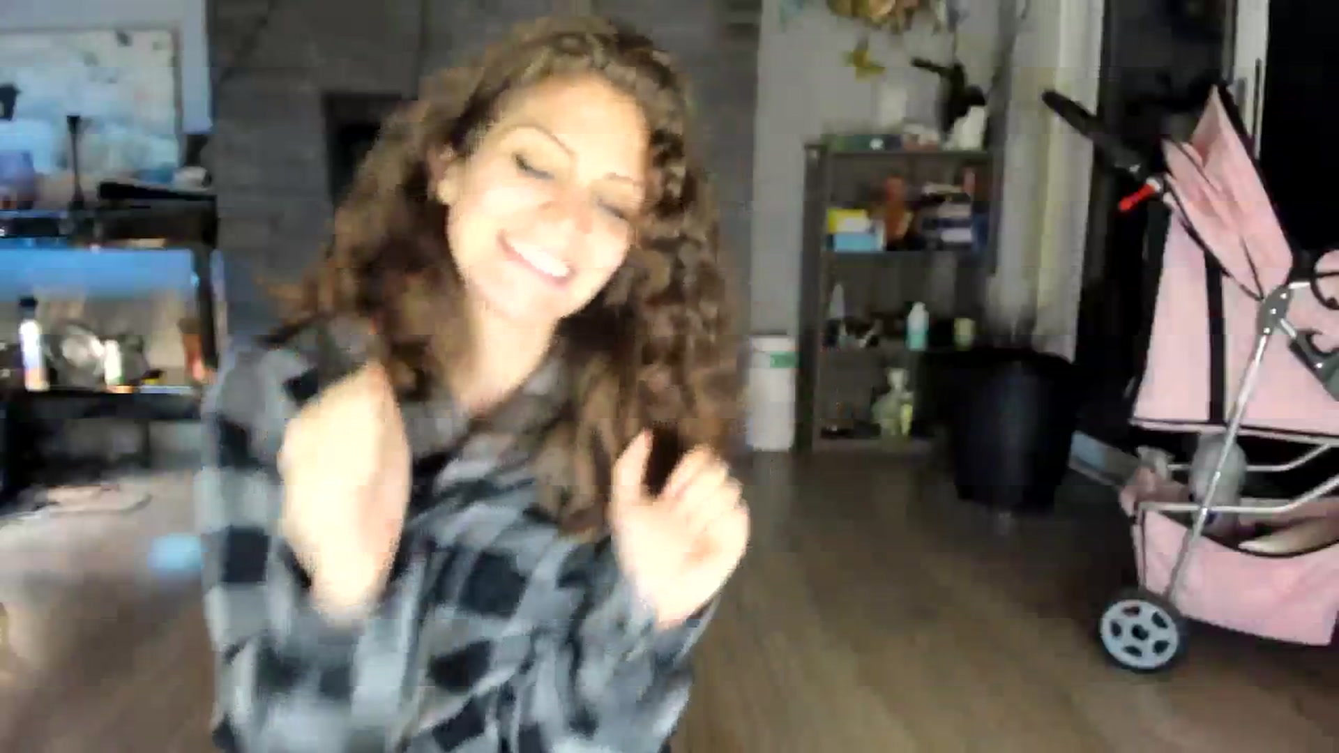 Gallery image thumbnail from Laurel's myfreecams stream on, 08/17/2023, 07:13 image 11 of 20