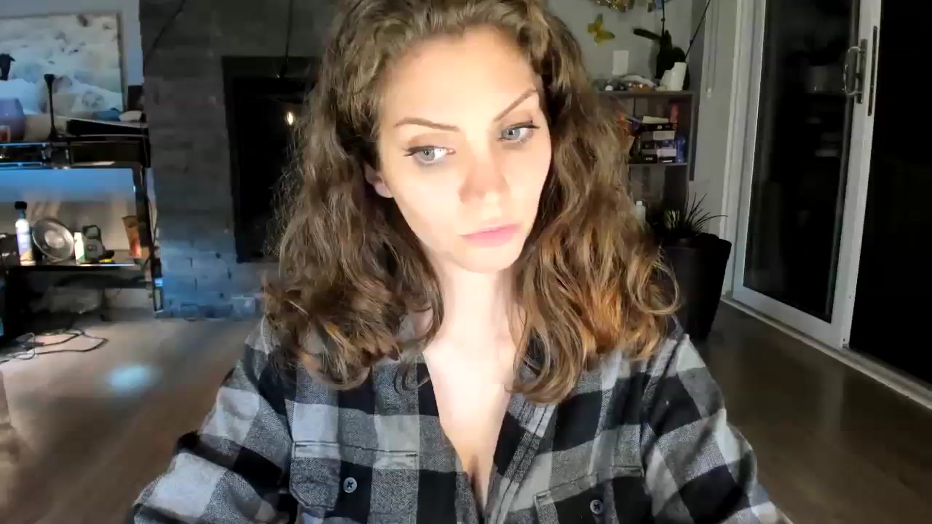 Gallery image thumbnail from Laurel's myfreecams stream on, 08/17/2023, 07:13 image 1 of 20