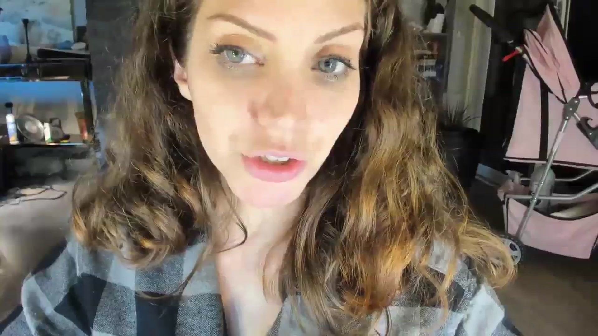 Gallery image thumbnail from Laurel's myfreecams stream on, 08/17/2023, 07:13 image 18 of 20
