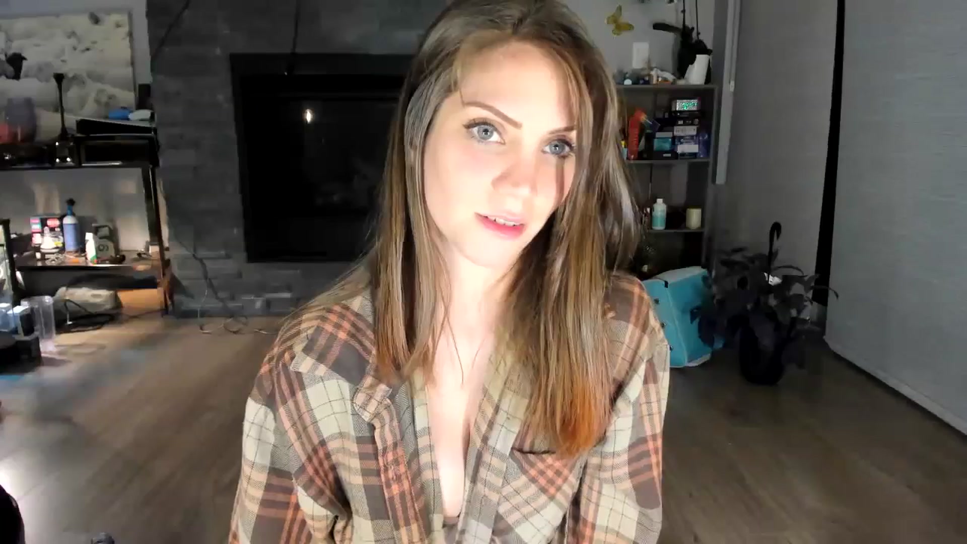 Gallery image thumbnail from Laurel's myfreecams stream on, 08/28/2023, 05:11 image 18 of 20