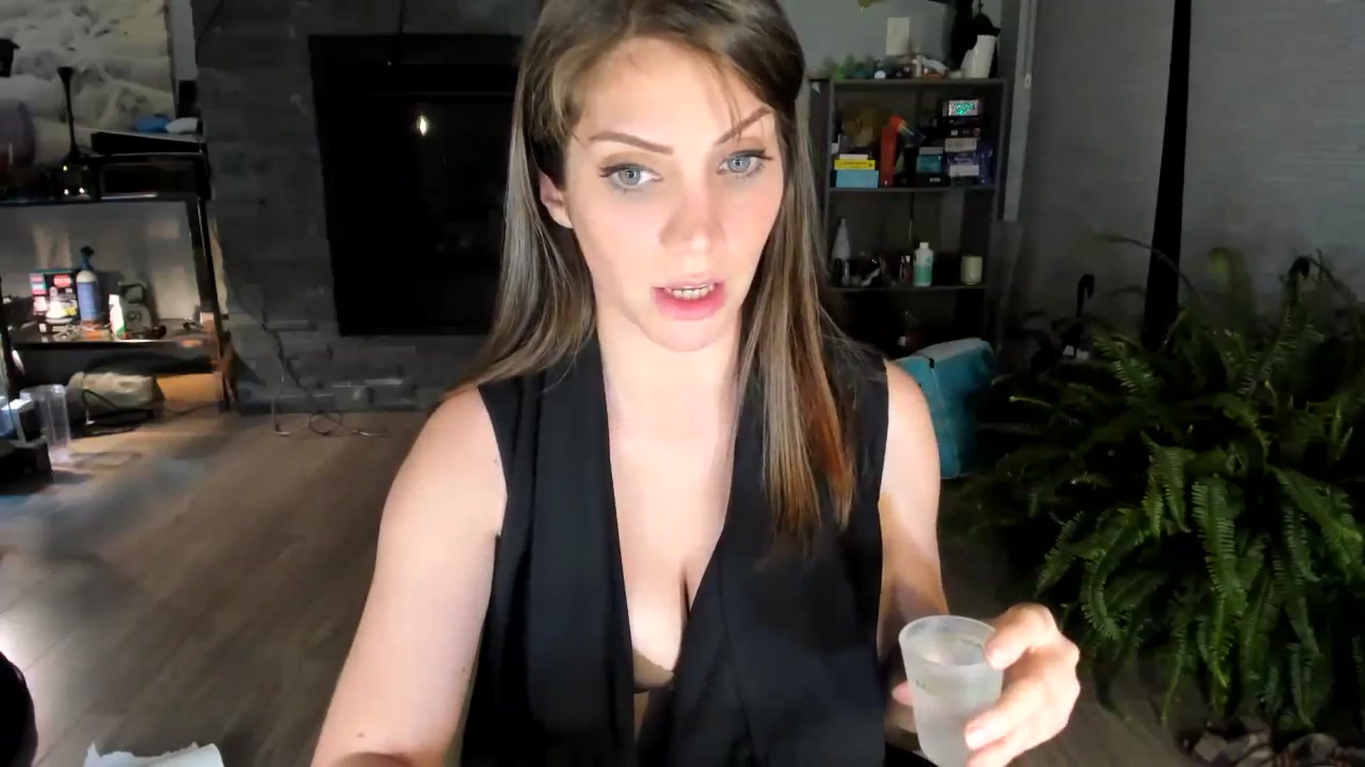 Gallery image thumbnail from Laurel's myfreecams stream on, 08/28/2023, 06:07 image 6 of 20
