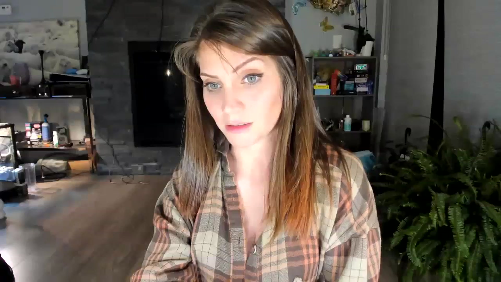 Gallery image thumbnail from Laurel's myfreecams stream on, 08/28/2023, 06:07 image 13 of 20