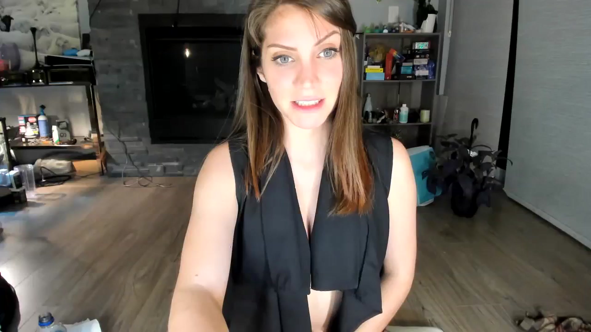 Gallery image thumbnail from Laurel's myfreecams stream on, 08/28/2023, 06:07 image 1 of 20