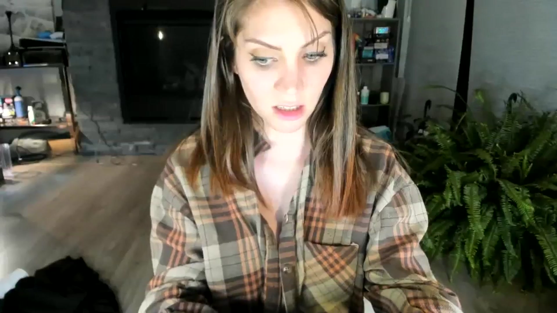 Gallery image thumbnail from Laurel's myfreecams stream on, 08/28/2023, 07:21 image 12 of 20