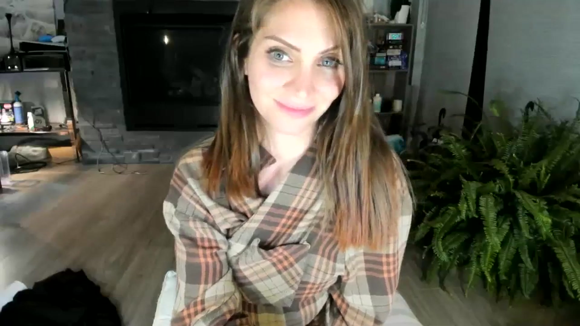 Gallery image thumbnail from Laurel's myfreecams stream on, 08/28/2023, 07:21 image 11 of 20