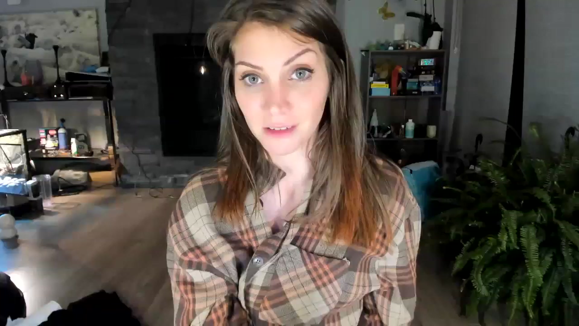 Gallery image thumbnail from Laurel's myfreecams stream on, 08/28/2023, 07:21 image 2 of 20