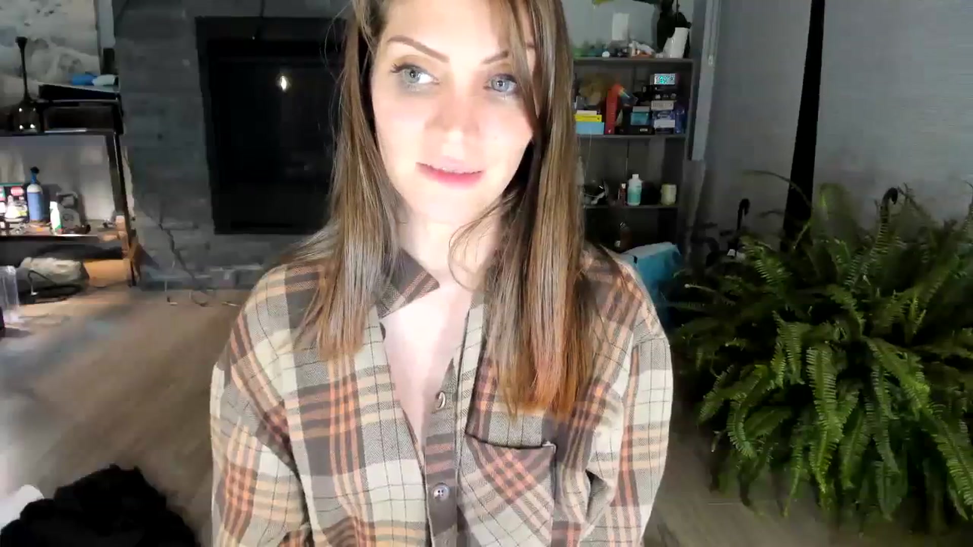 Gallery image thumbnail from Laurel's myfreecams stream on, 08/28/2023, 07:21 image 5 of 20