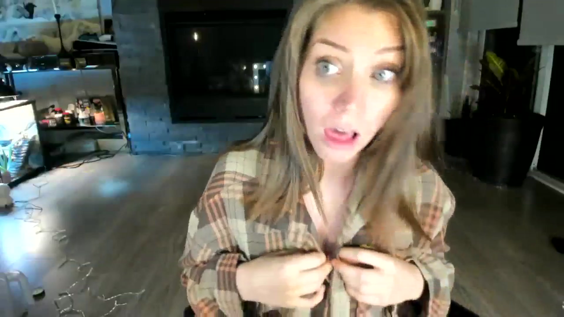 Gallery image thumbnail from Laurel's myfreecams stream on, 09/10/2023, 09:56 image 16 of 20