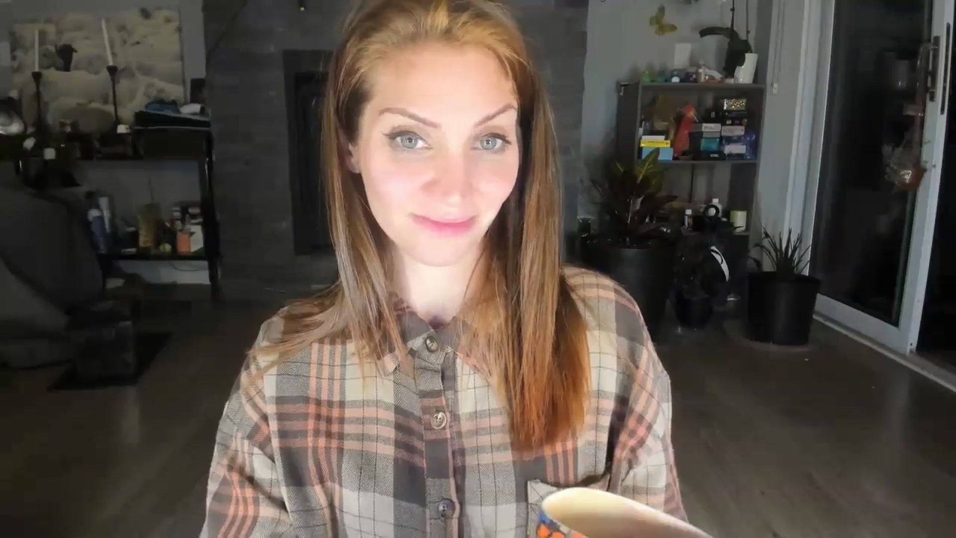 Gallery image thumbnail from Laurel's myfreecams stream on, 09/25/2023, 07:01 image 13 of 20