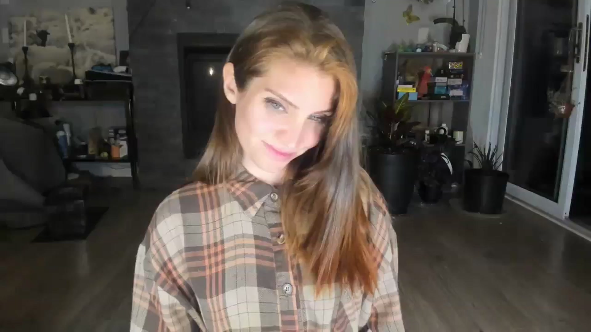Gallery image thumbnail from Laurel's myfreecams stream on, 09/25/2023, 07:01 image 11 of 20