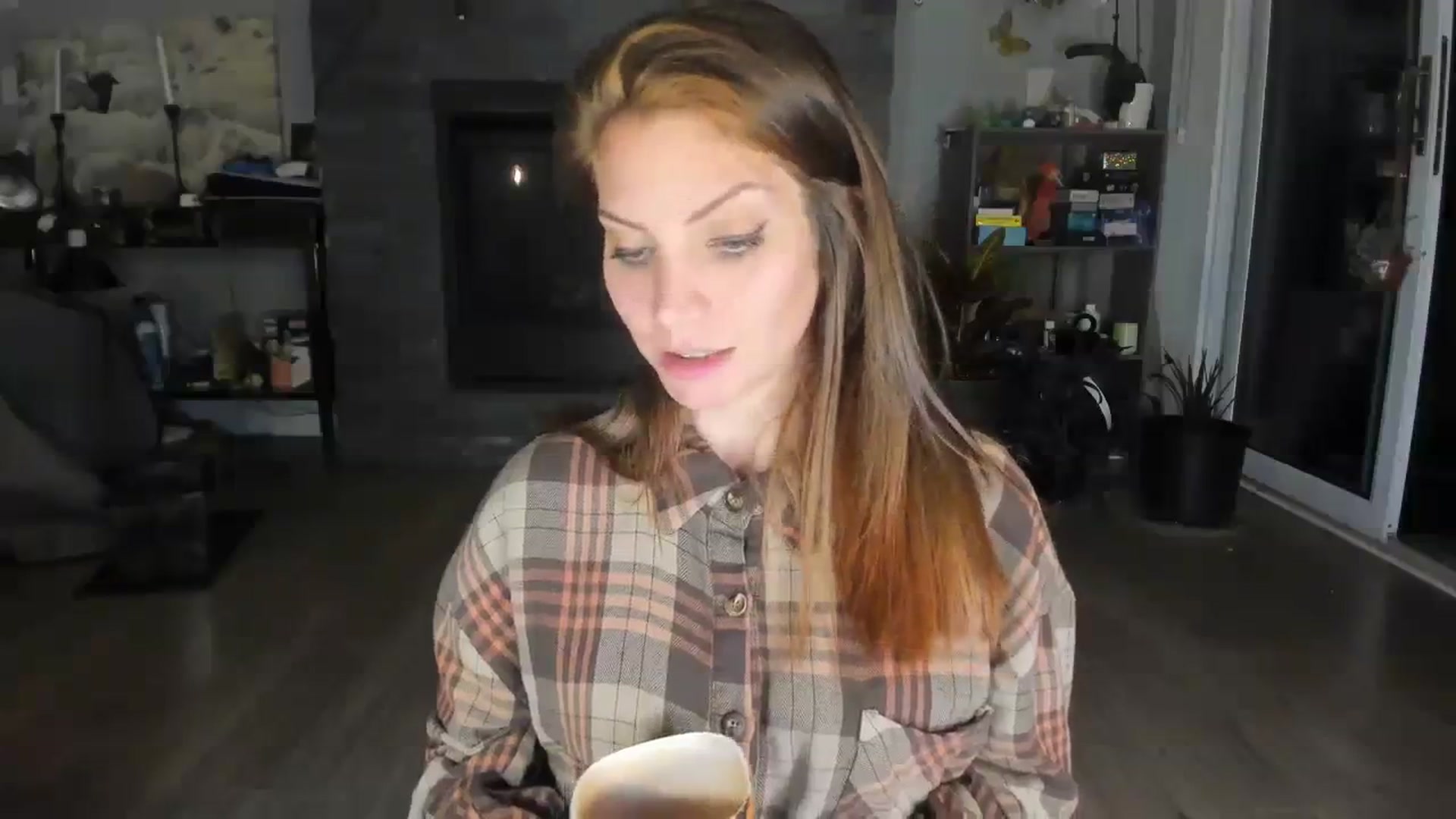 Gallery image thumbnail from Laurel's myfreecams stream on, 09/25/2023, 07:01 image 12 of 20