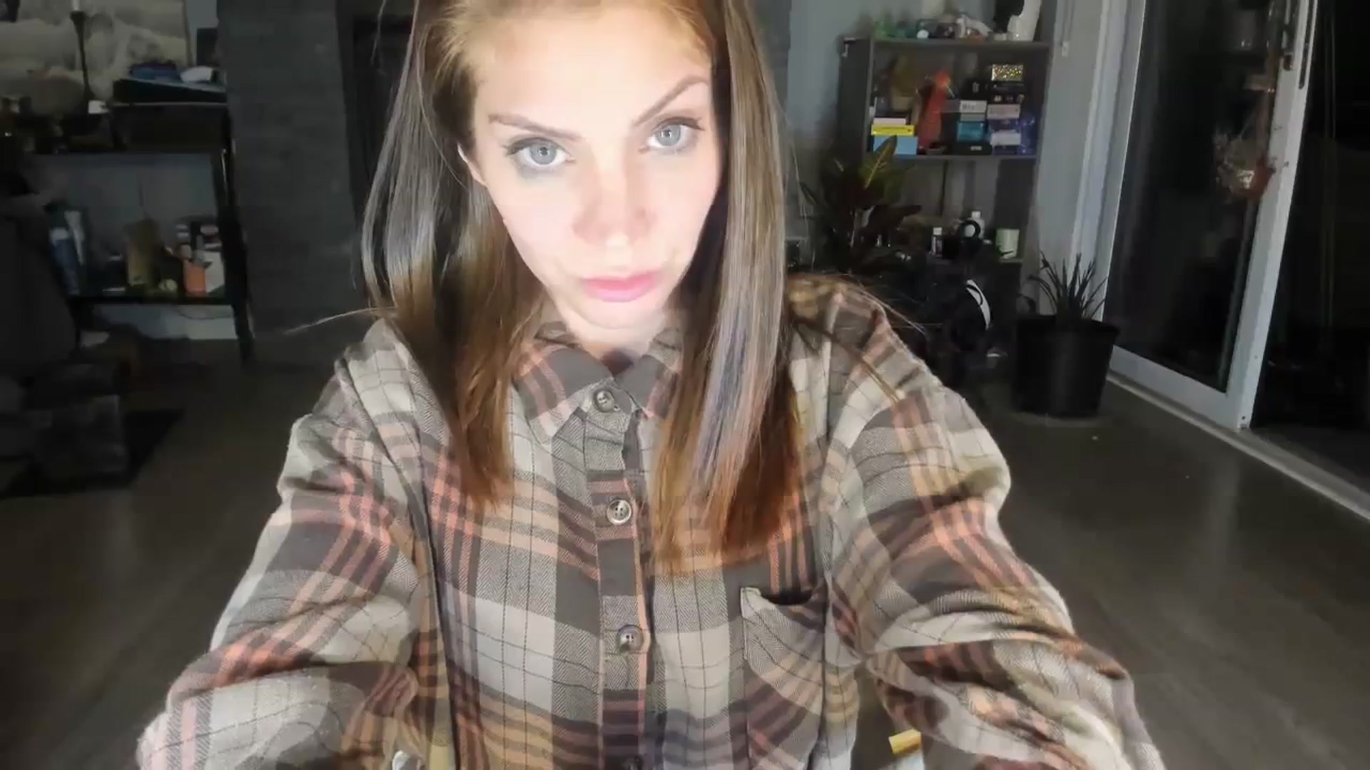 Gallery image thumbnail from Laurel's myfreecams stream on, 09/25/2023, 07:01 image 6 of 20
