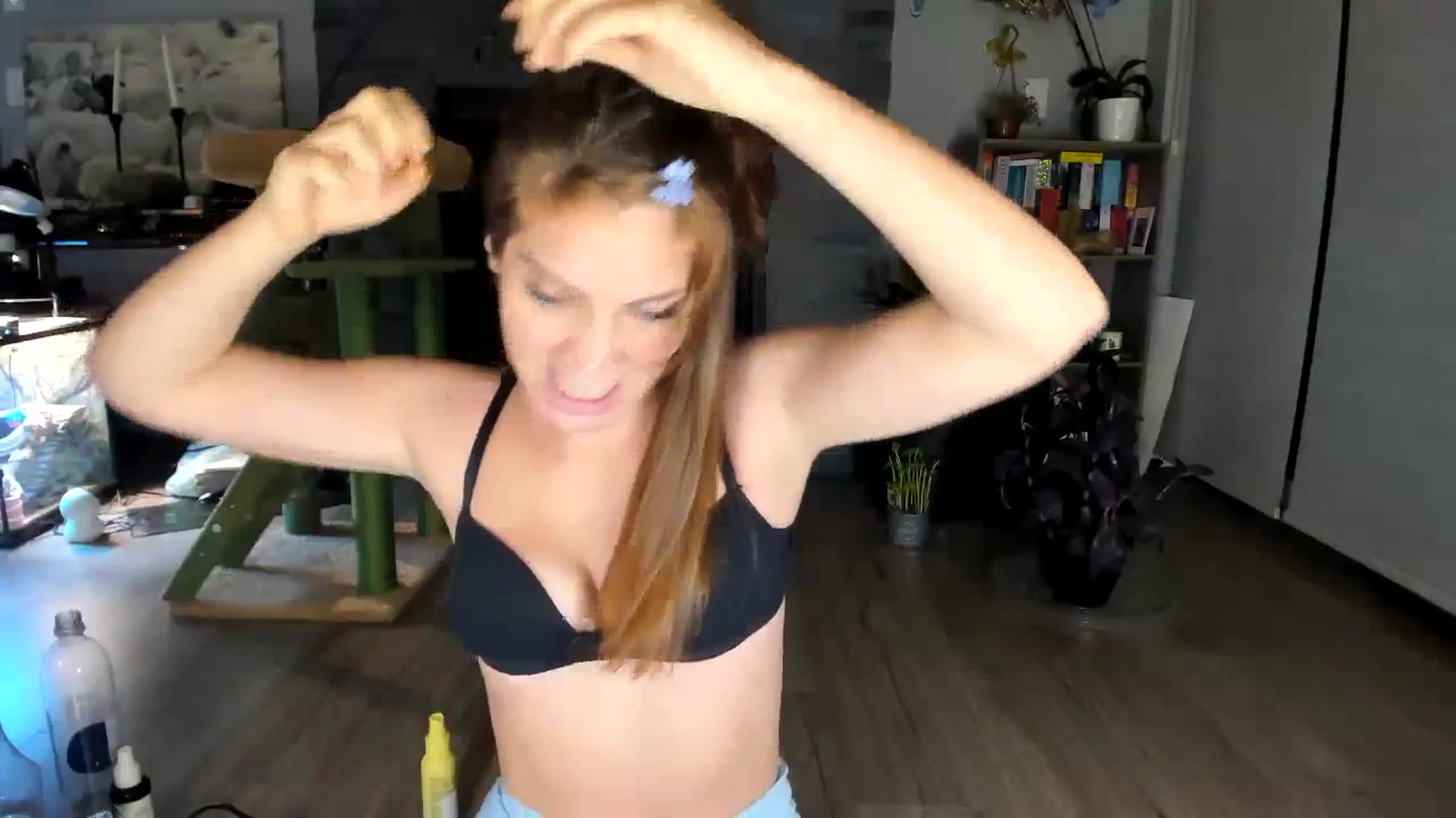 Gallery image thumbnail from Laurel's myfreecams stream on, 10/06/2023, 05:03 image 9 of 20
