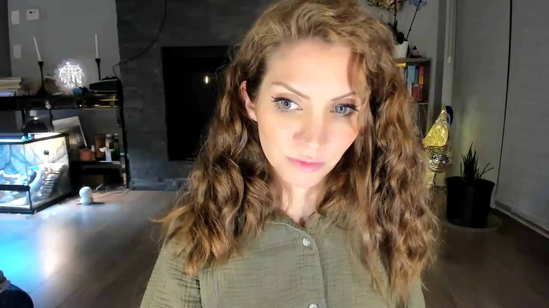 Gallery image thumbnail from Laurel's myfreecams stream on, 11/16/2023, 10:28 image 18 of 20