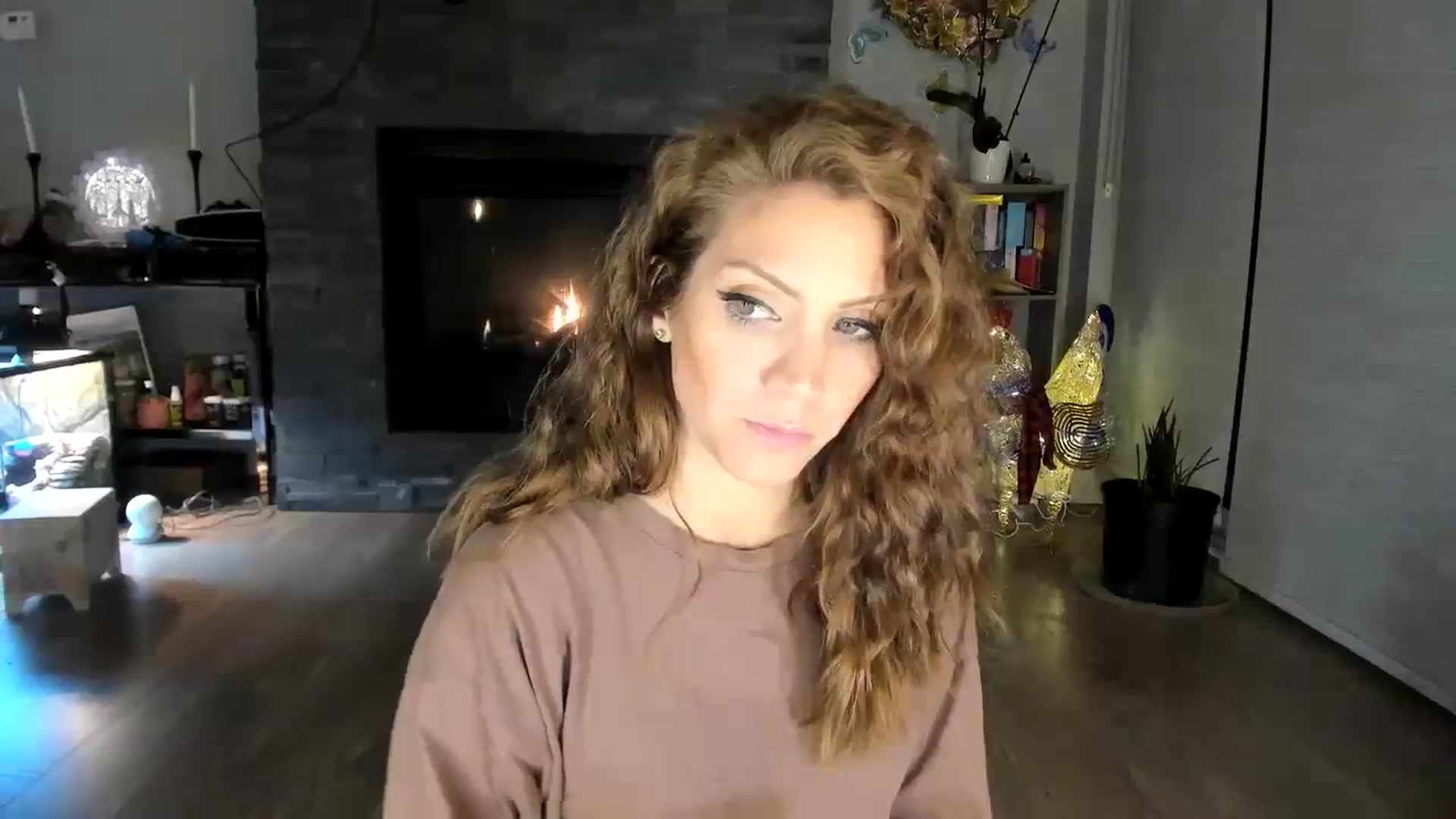 Gallery image thumbnail from Laurel's myfreecams stream on, 11/18/2023, 04:18 image 6 of 20