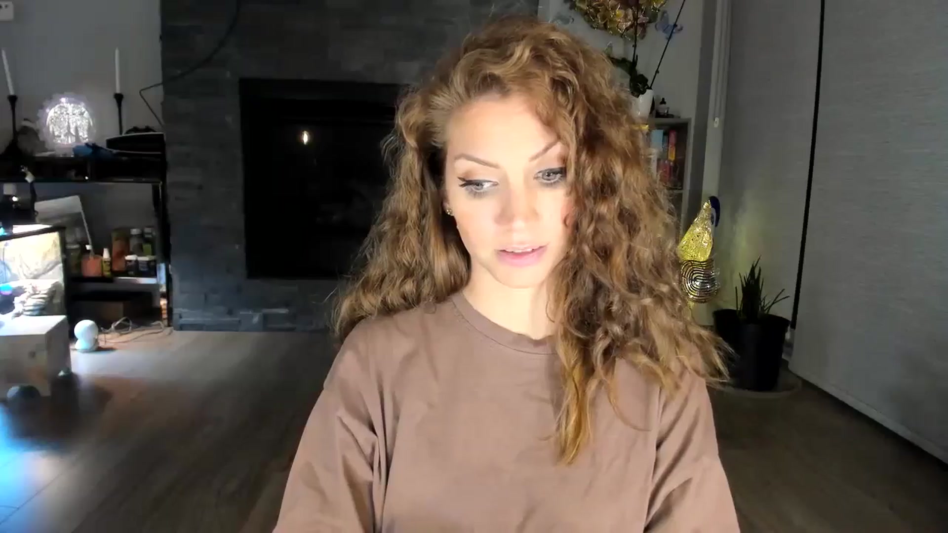Gallery image thumbnail from Laurel's myfreecams stream on, 11/18/2023, 08:21 image 2 of 20