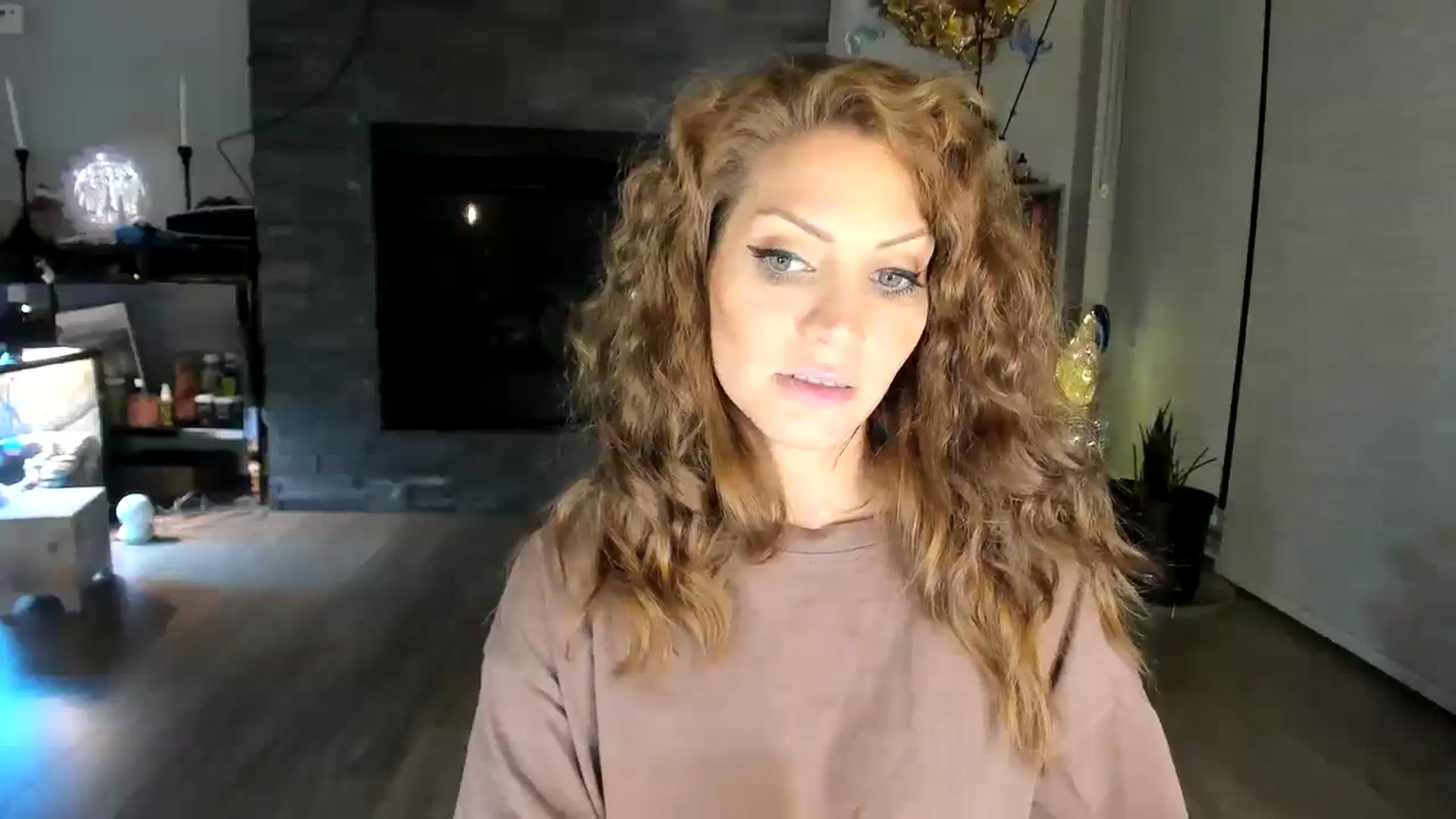 Gallery image thumbnail from Laurel's myfreecams stream on, 11/18/2023, 08:21 image 4 of 20