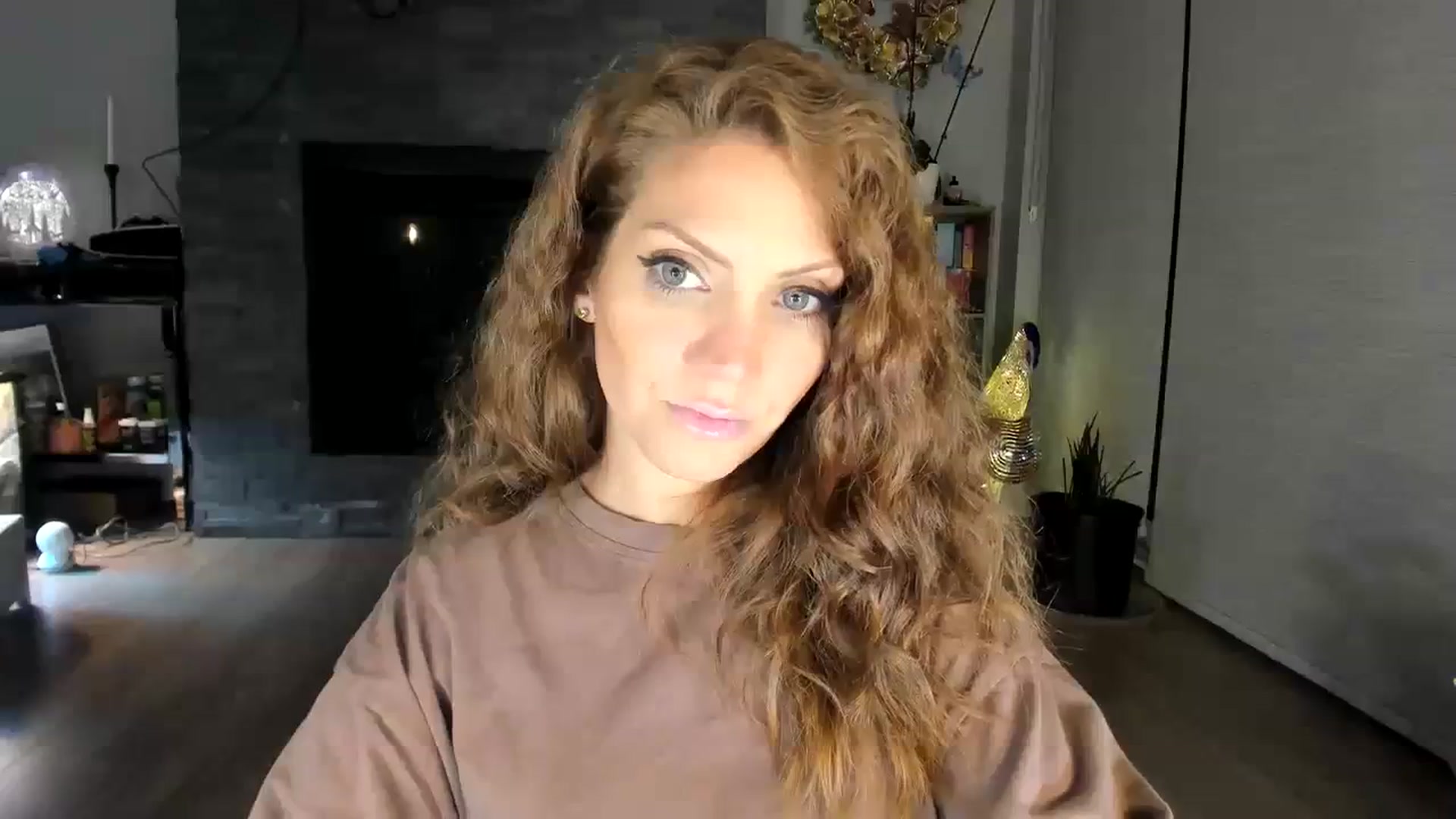 Gallery image thumbnail from Laurel's myfreecams stream on, 11/18/2023, 08:21 image 10 of 20