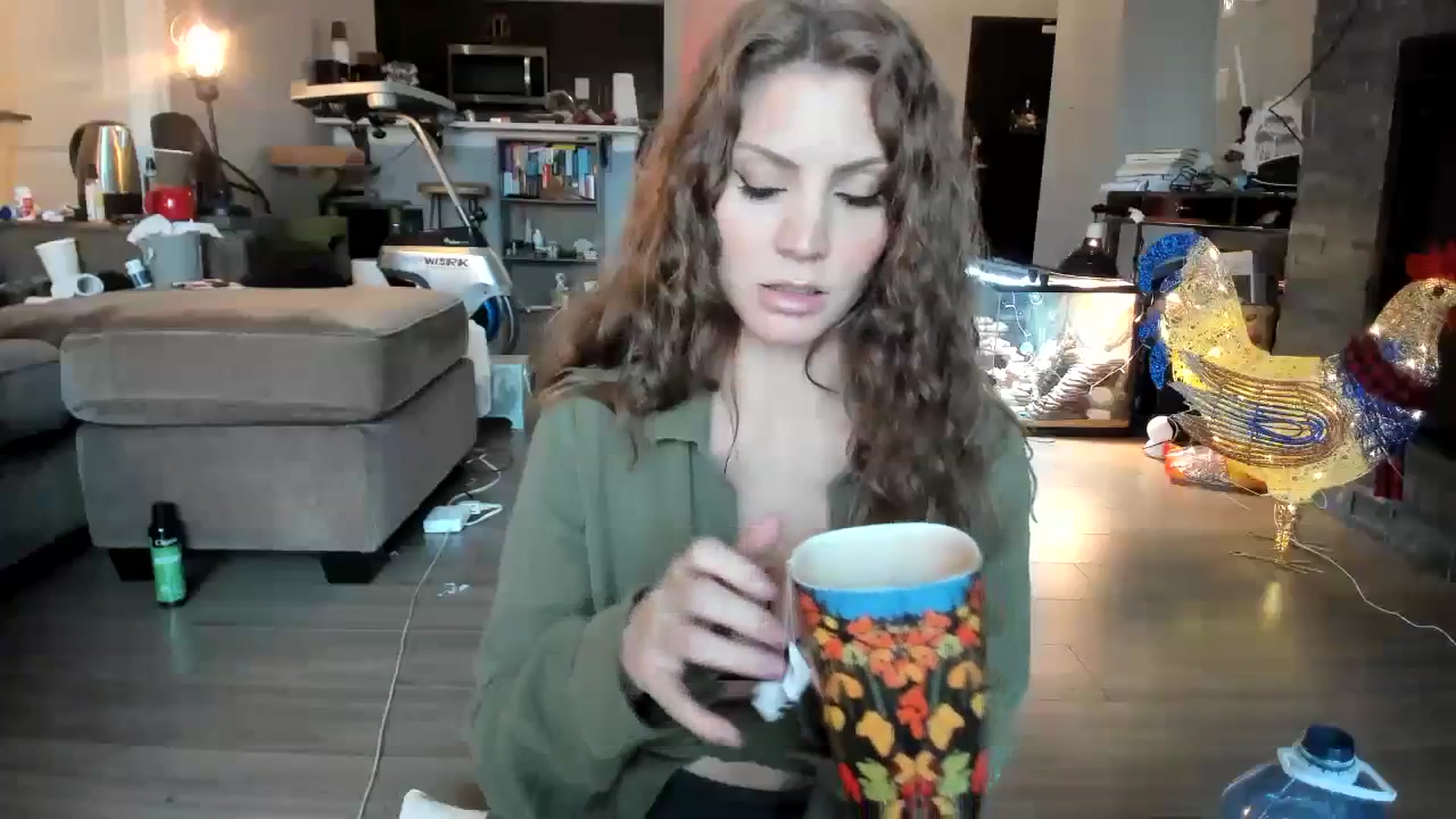 Gallery image thumbnail from Laurel's myfreecams stream on, 11/22/2023, 18:38 image 2 of 20