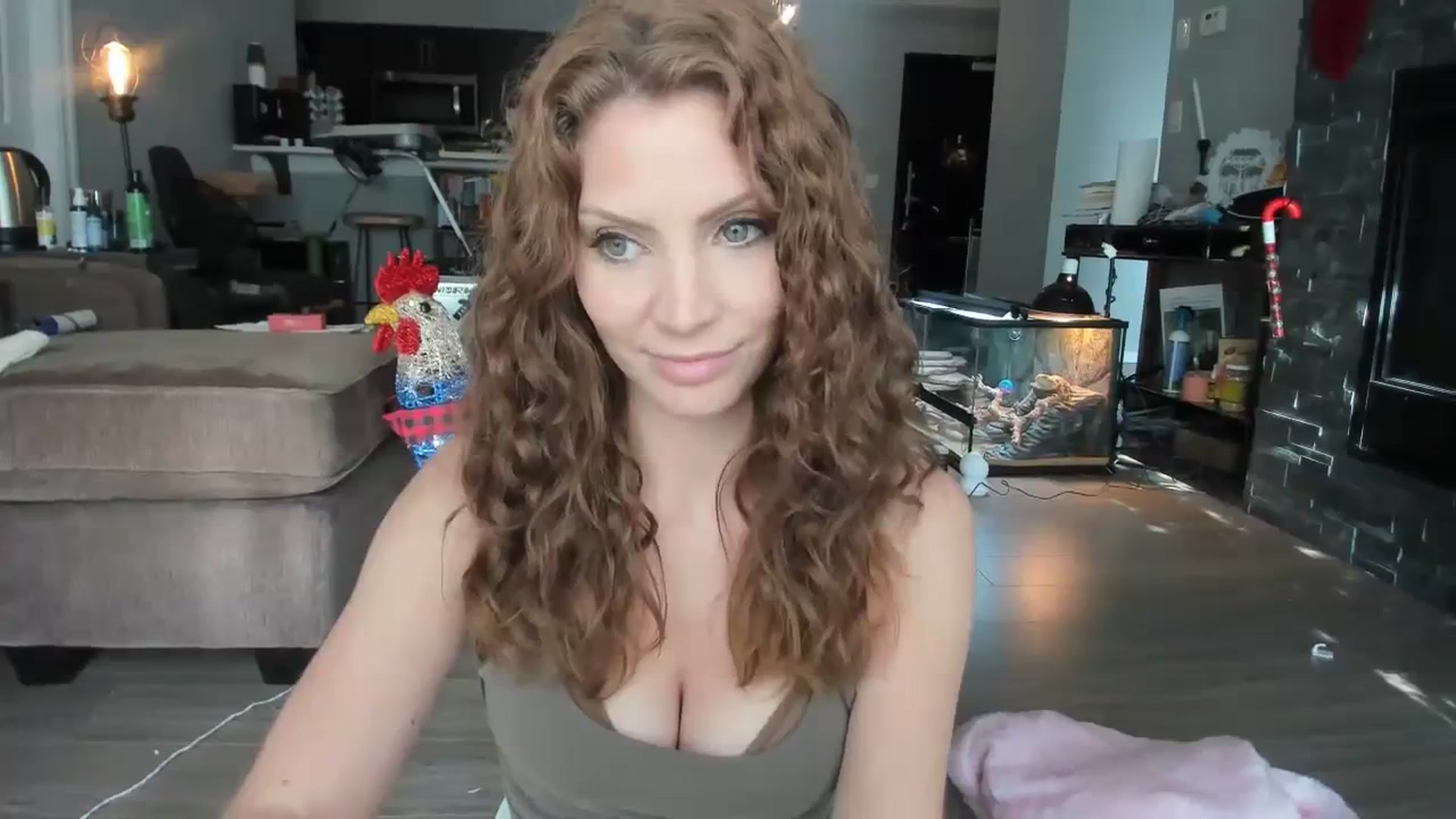 Gallery image thumbnail from Laurel's myfreecams stream on, 11/24/2023, 18:34 image 6 of 20