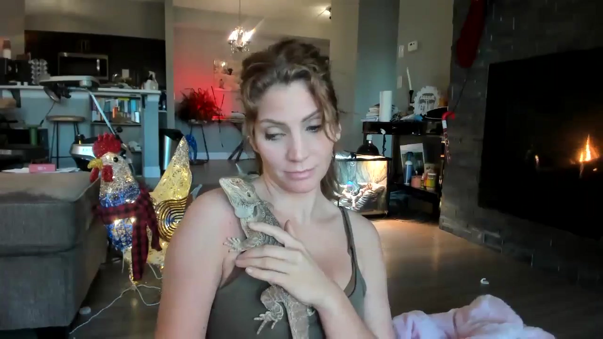 Gallery image thumbnail from Laurel's myfreecams stream on, 11/24/2023, 21:28 image 16 of 20